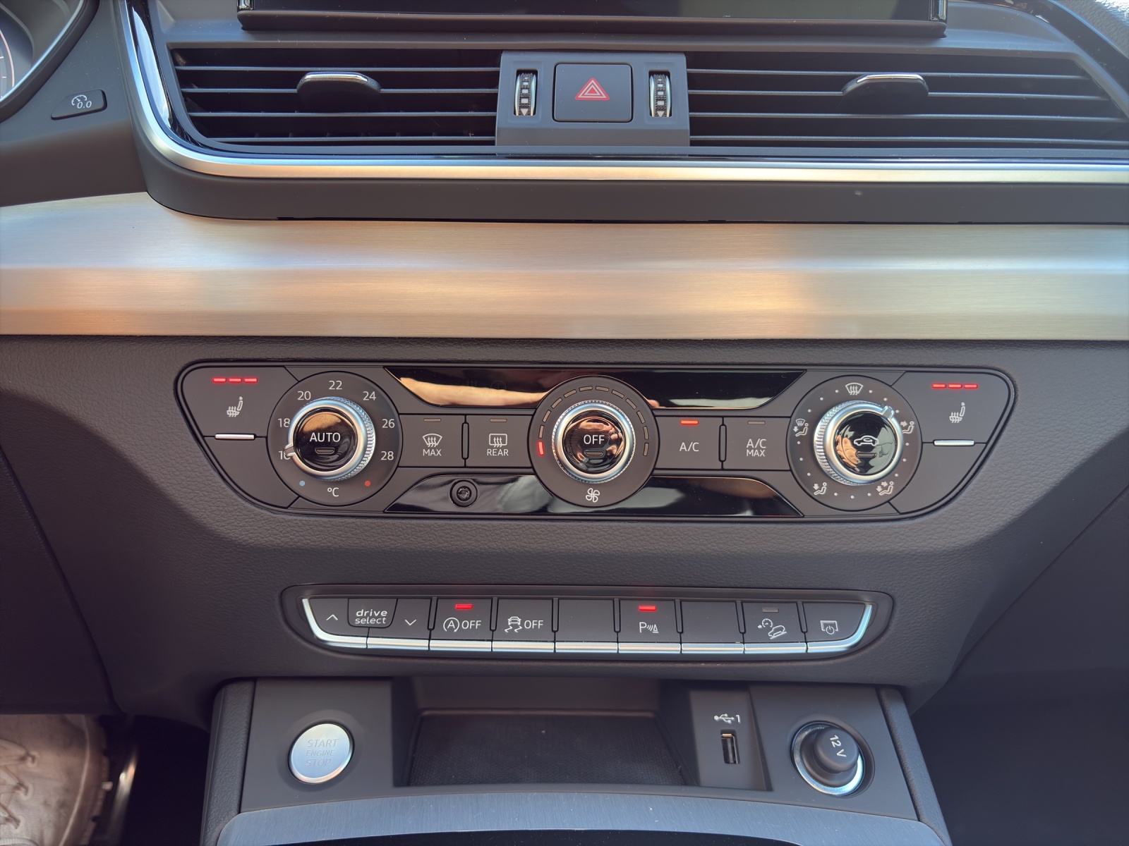 AUDI Q5 40 TDI S-line quattro S-tronic | CH-Fahrzeug | Werksgarantie | Panorama | AHK 2,400 KG | Sitzheizung | Wartungsfrei |-image-16
