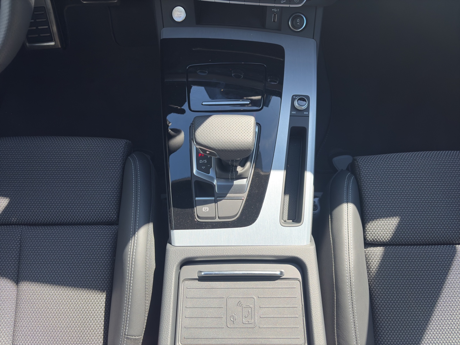 AUDI Q5 40 TDI S-line quattro S-tronic | CH-Fahrzeug | Werksgarantie | Panorama | AHK 2,400 KG | Sitzheizung | Wartungsfrei |-image-17