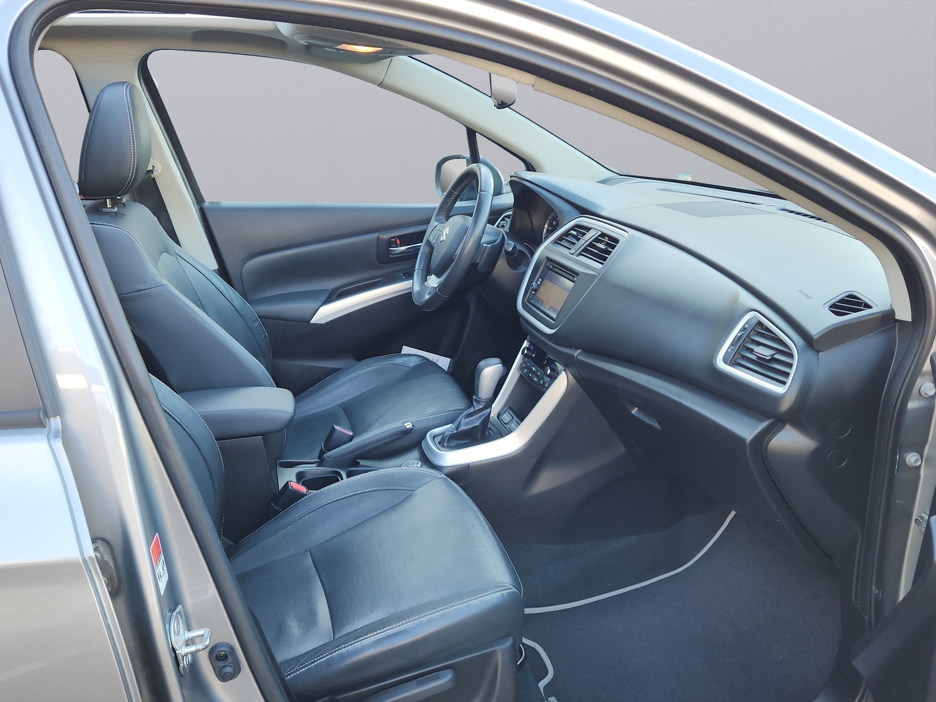 SUZUKI SX4 S-Cross 1.6 16V Compact Top 4WD CVT7-image-15