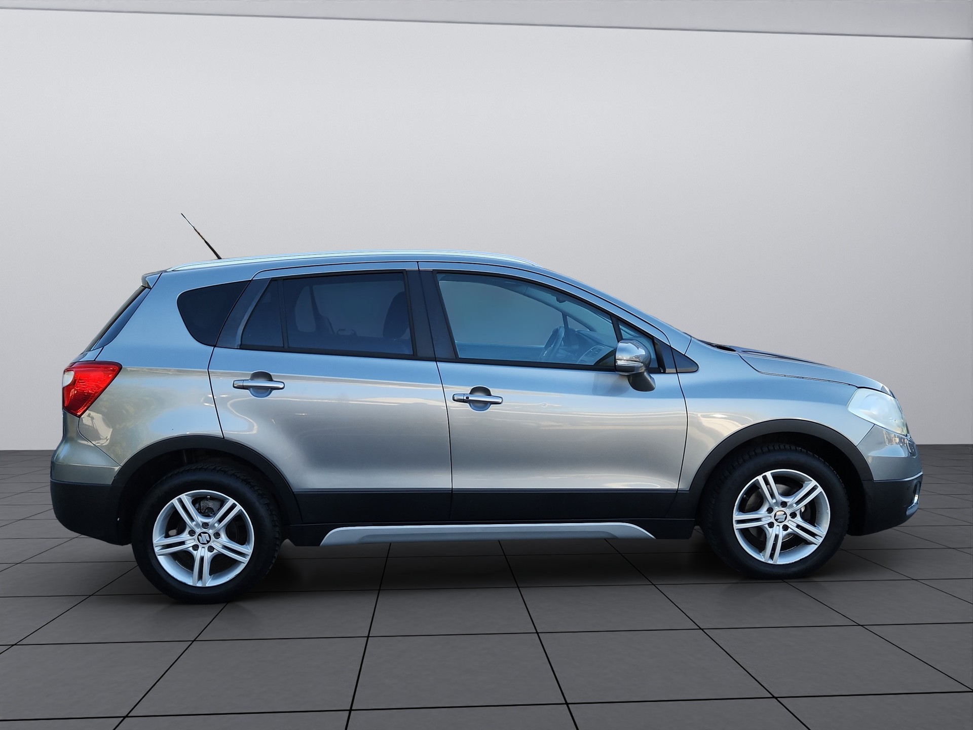 SUZUKI SX4 S-Cross 1.6 16V Compact Top 4WD CVT7-image-6