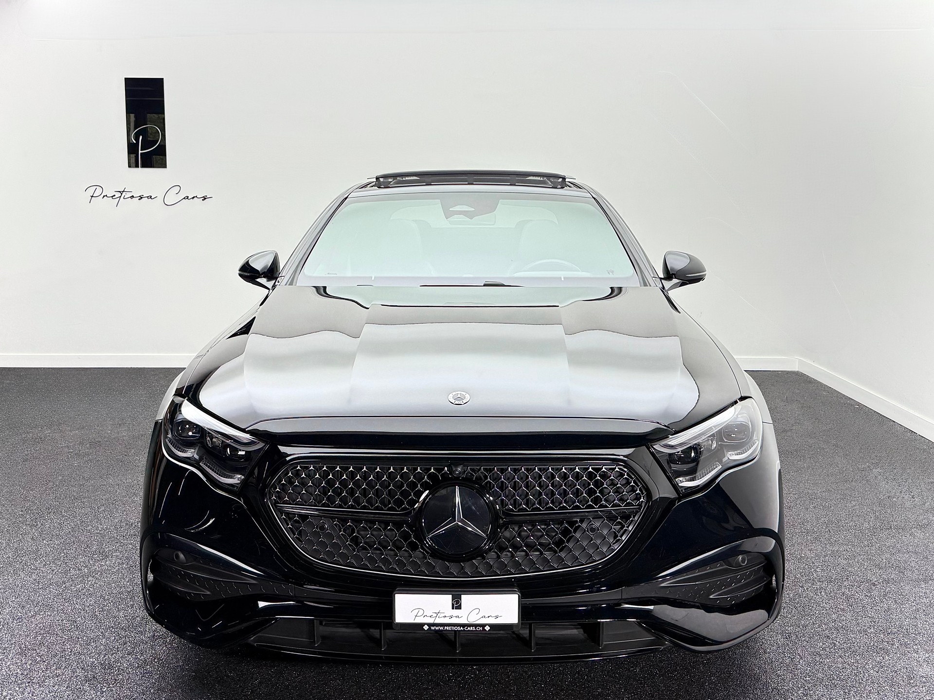 MERCEDES-BENZ E 220 d 4Matic 9G-Tronic AMG-Line CH-FAHRZEUG GRATIS SERVICE-image-2