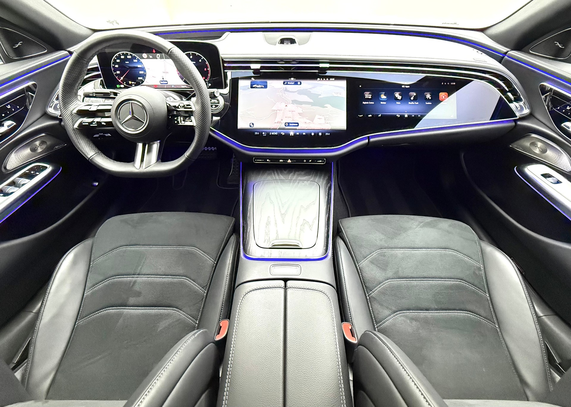 MERCEDES-BENZ E 220 d 4Matic 9G-Tronic AMG-Line CH-FAHRZEUG GRATIS SERVICE-image-8
