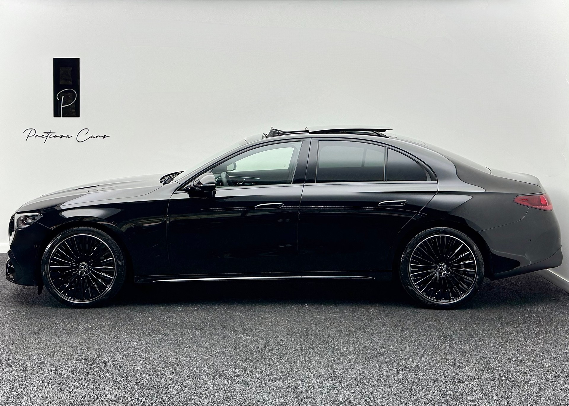 MERCEDES-BENZ E 220 d 4Matic 9G-Tronic AMG-Line CH-FAHRZEUG GRATIS SERVICE-image-3