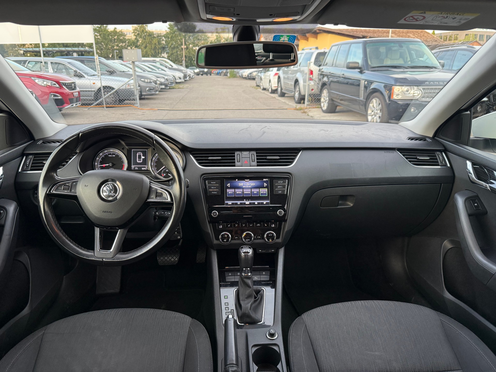 SKODA Octavia Combi 2.0 TDI Ambition 4x4 / Frisch ab MFK / ZR ersetzt / AHk 1800kg / Navi / Sitzheizung / PDC-image-7