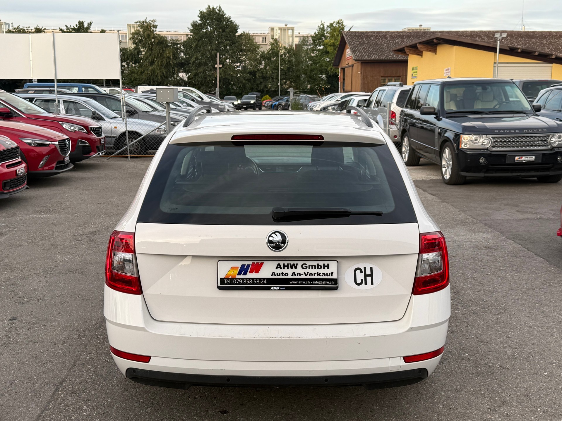 SKODA Octavia Combi 2.0 TDI Ambition 4x4 / Frisch ab MFK / ZR ersetzt / AHk 1800kg / Navi / Sitzheizung / PDC-image-4