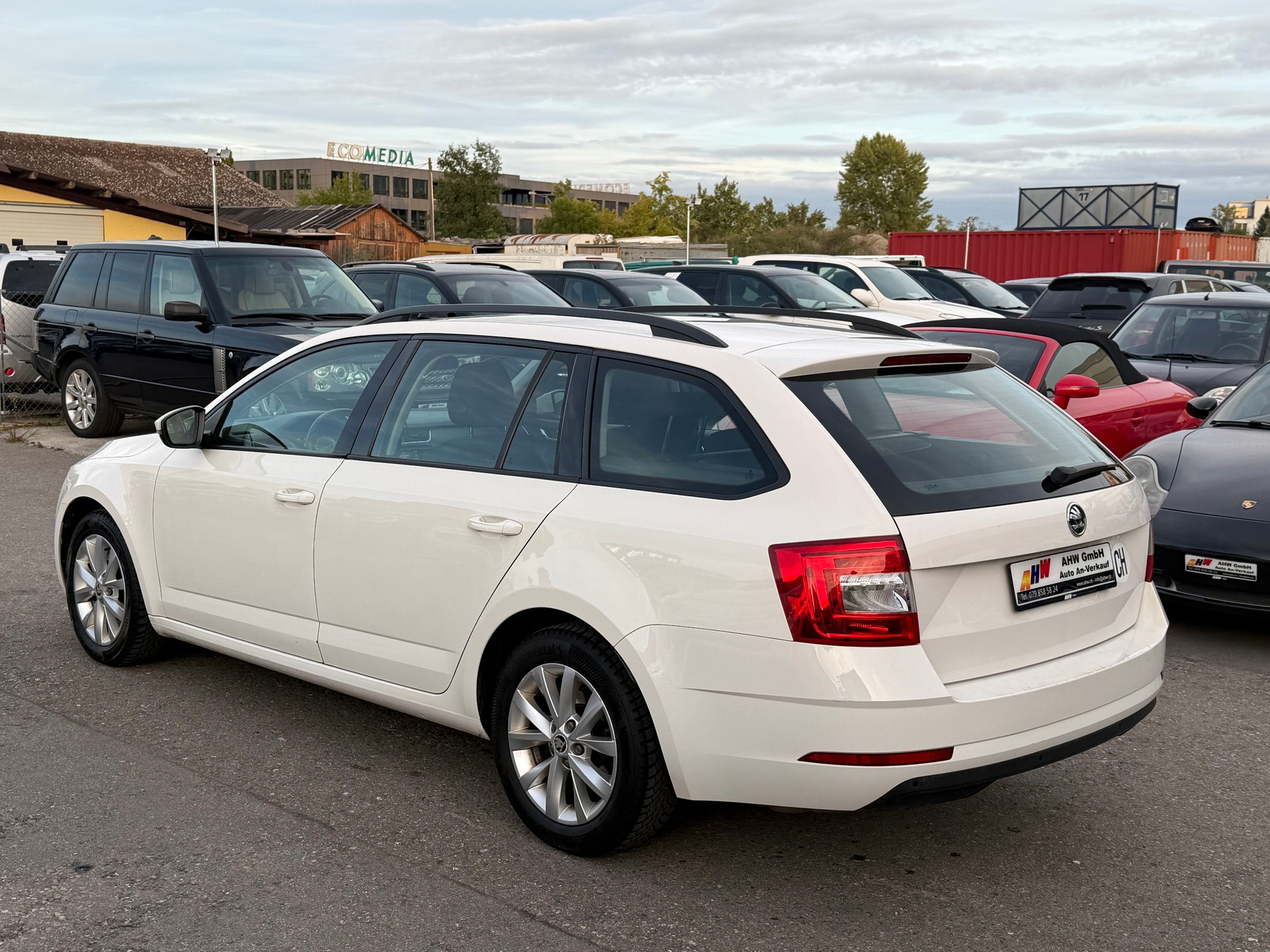 SKODA Octavia Combi 2.0 TDI Ambition 4x4 / Frisch ab MFK / ZR ersetzt / AHk 1800kg / Navi / Sitzheizung / PDC-image-5