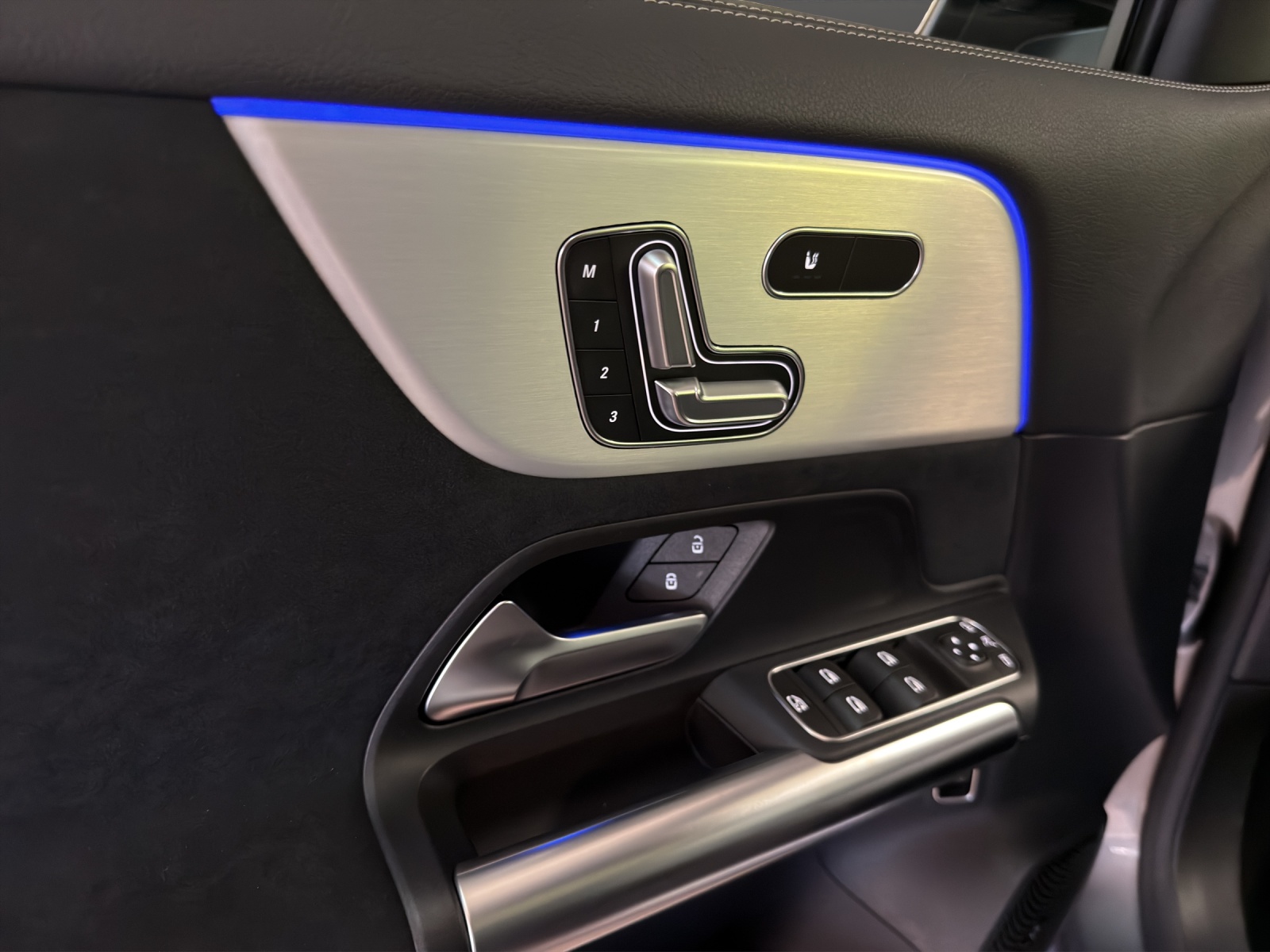 MERCEDES-BENZ GLA 200 Night Star-image-10