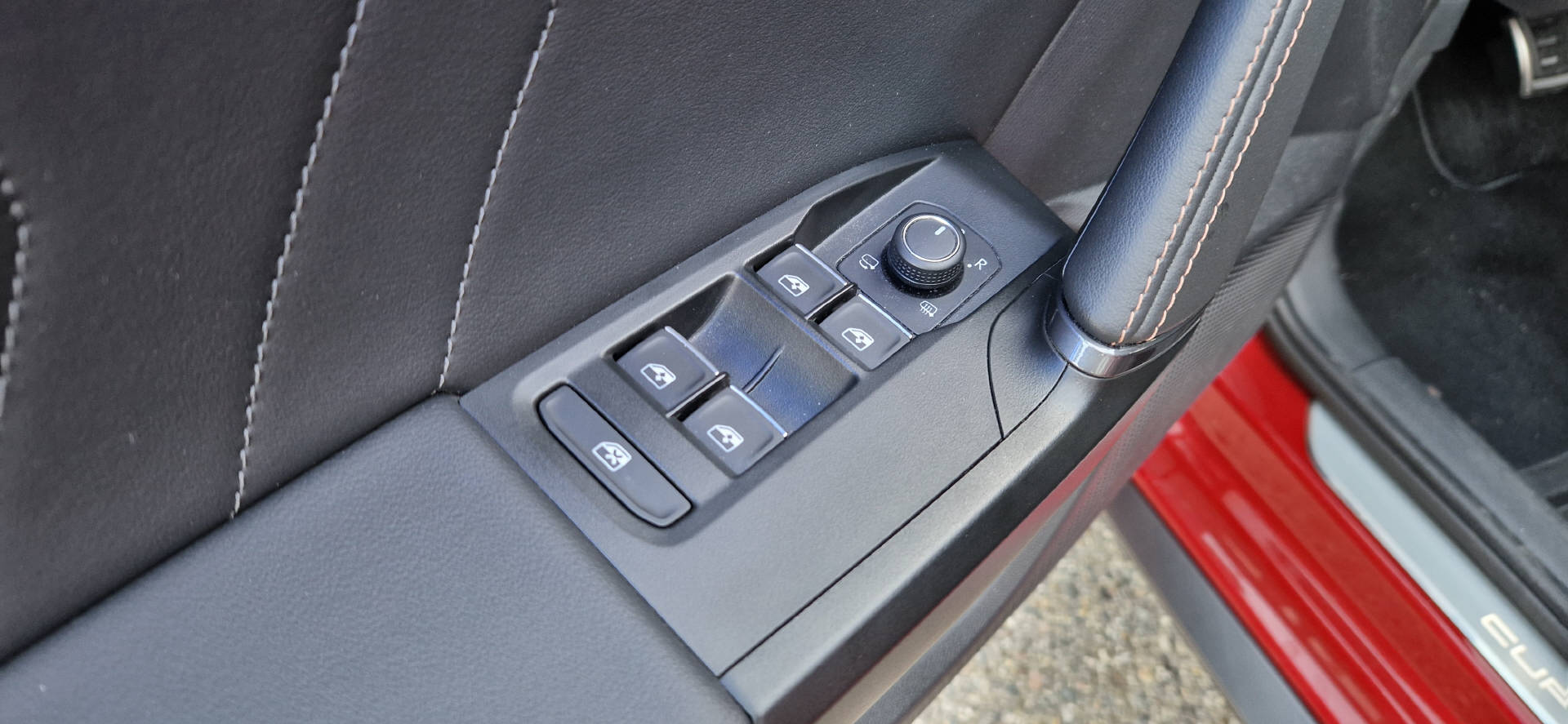 CUPRA Leon 2.0 TSI 300 VZ DSG-image-3