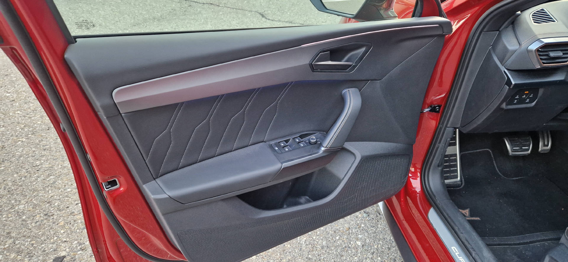 CUPRA Leon 2.0 TSI 300 VZ DSG-image-2