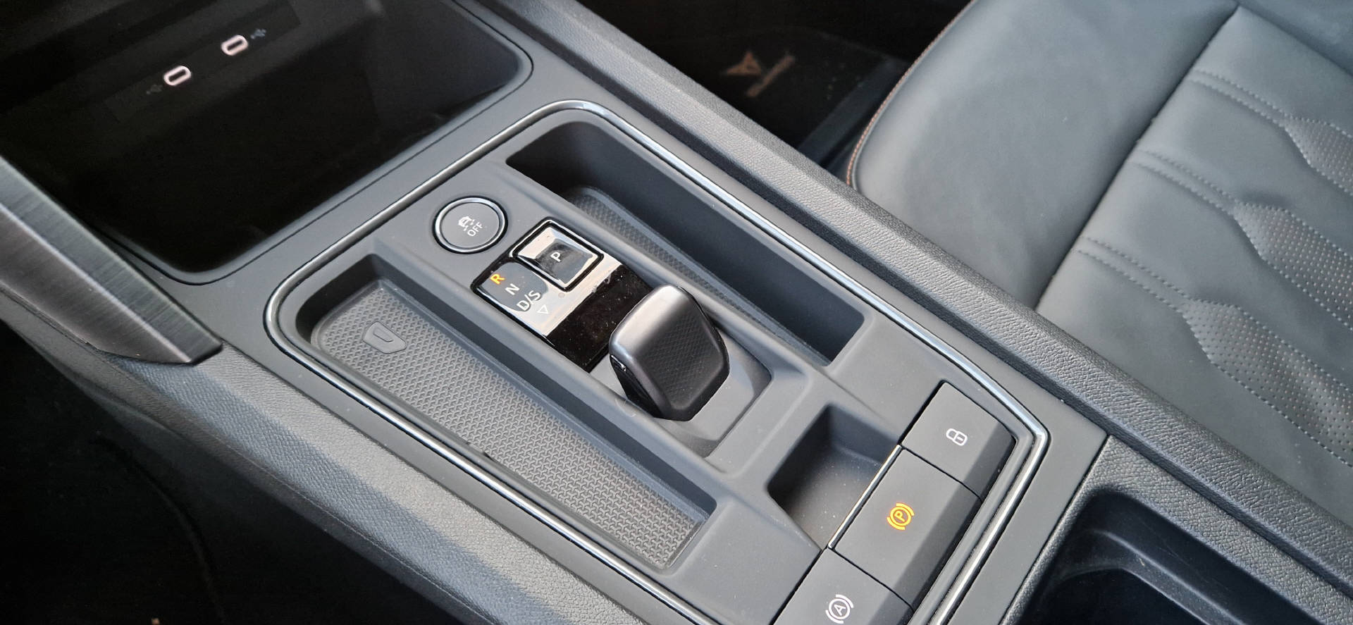 CUPRA Leon 2.0 TSI 300 VZ DSG-image-12