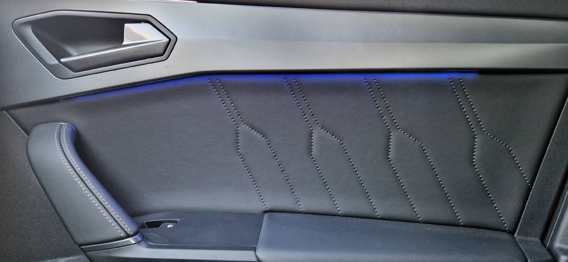 CUPRA Leon 2.0 TSI 300 VZ DSG-image-14