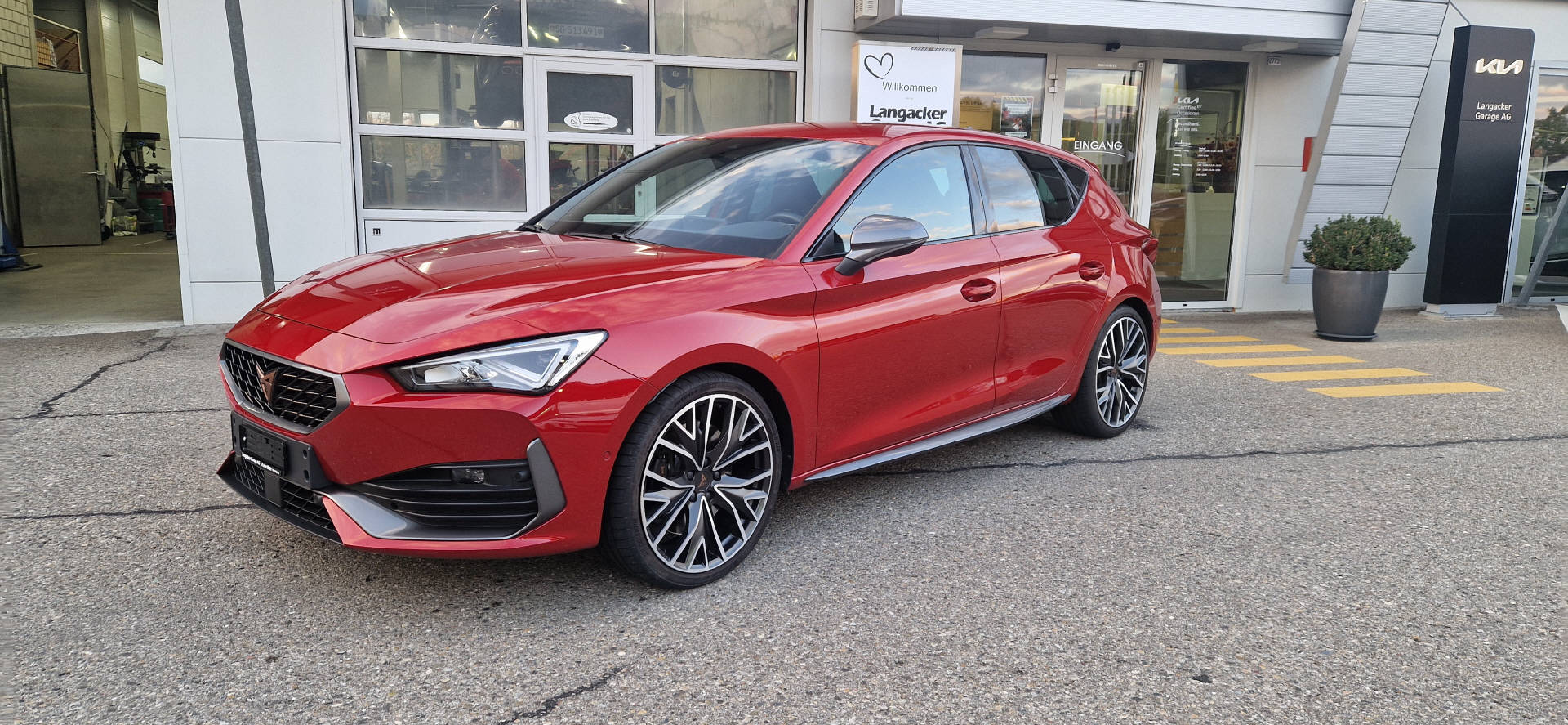 CUPRA Leon 2.0 TSI 300 VZ DSG-image-1