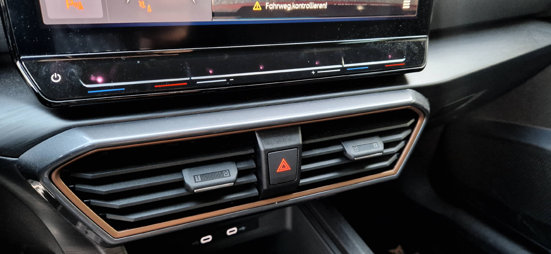 CUPRA Leon 2.0 TSI 300 VZ DSG-image-10