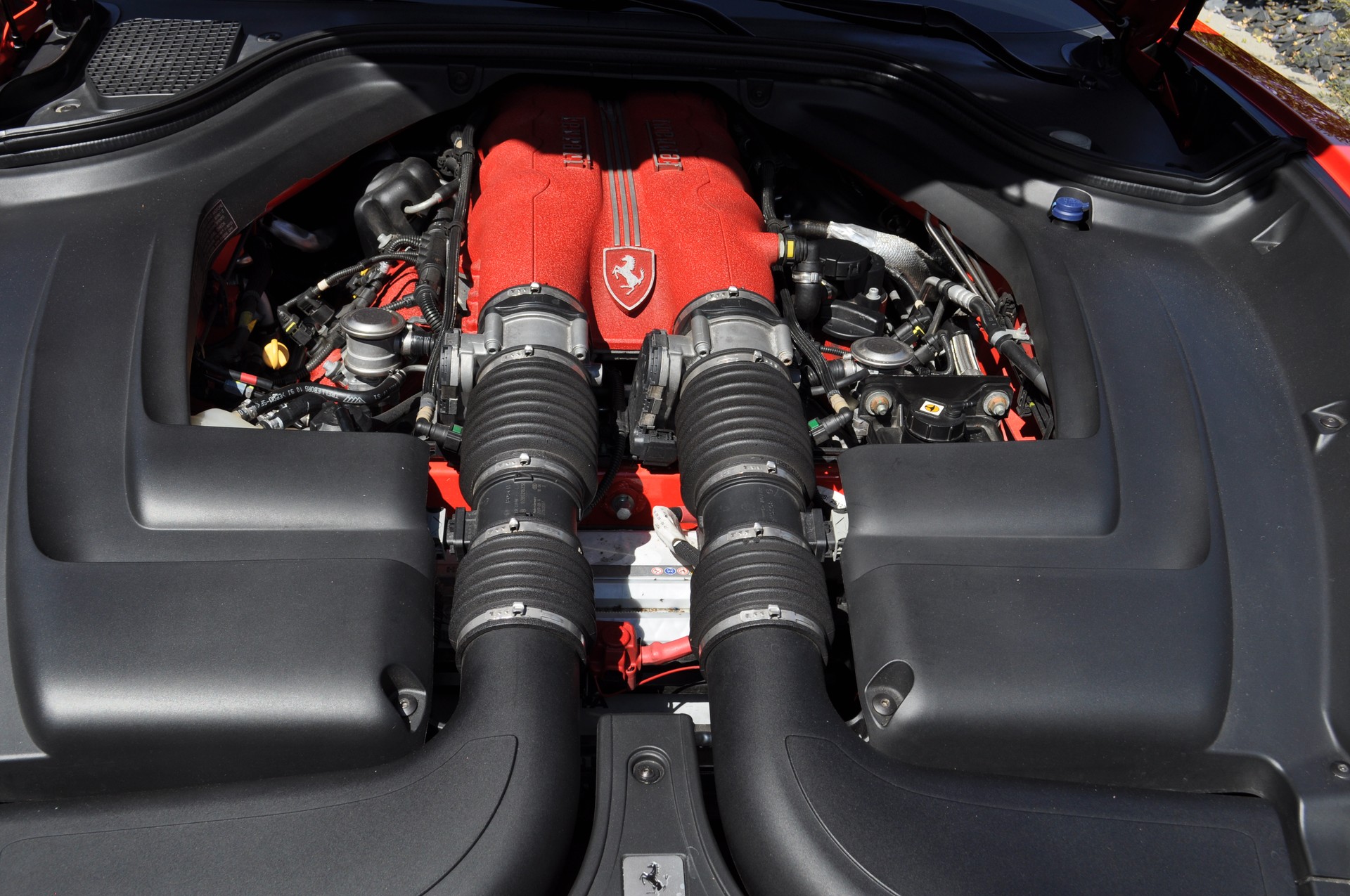 FERRARI 4.3-image-2