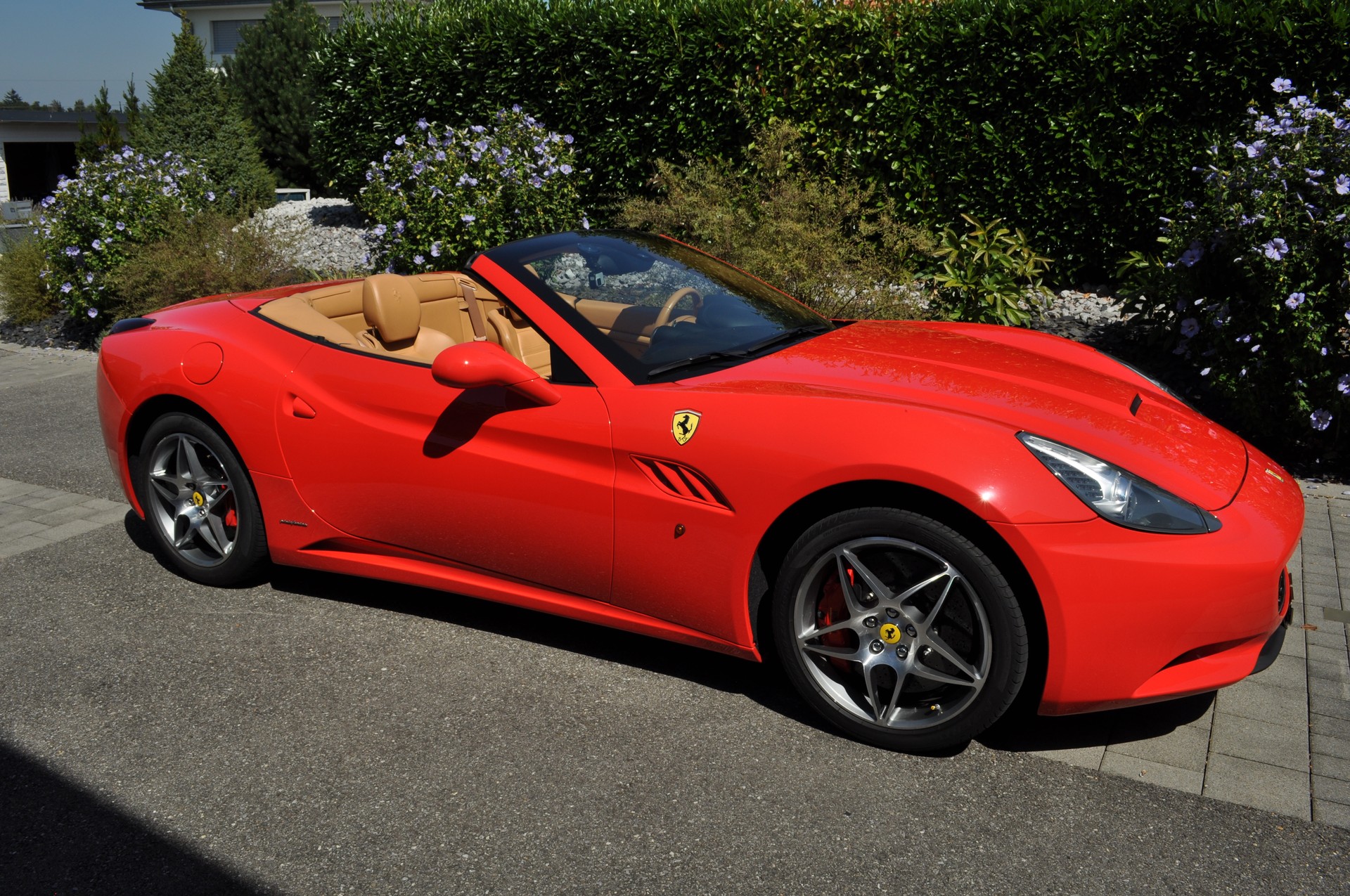 FERRARI 4.3-image-3