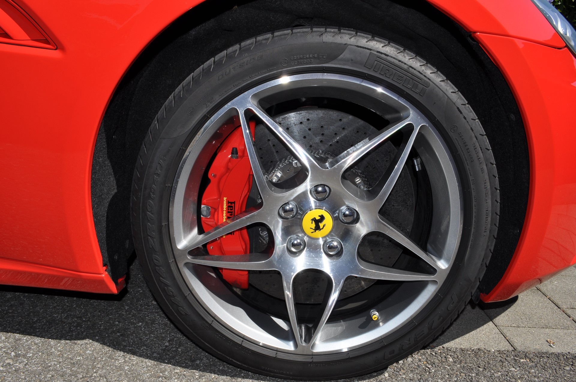 FERRARI 4.3-image-5