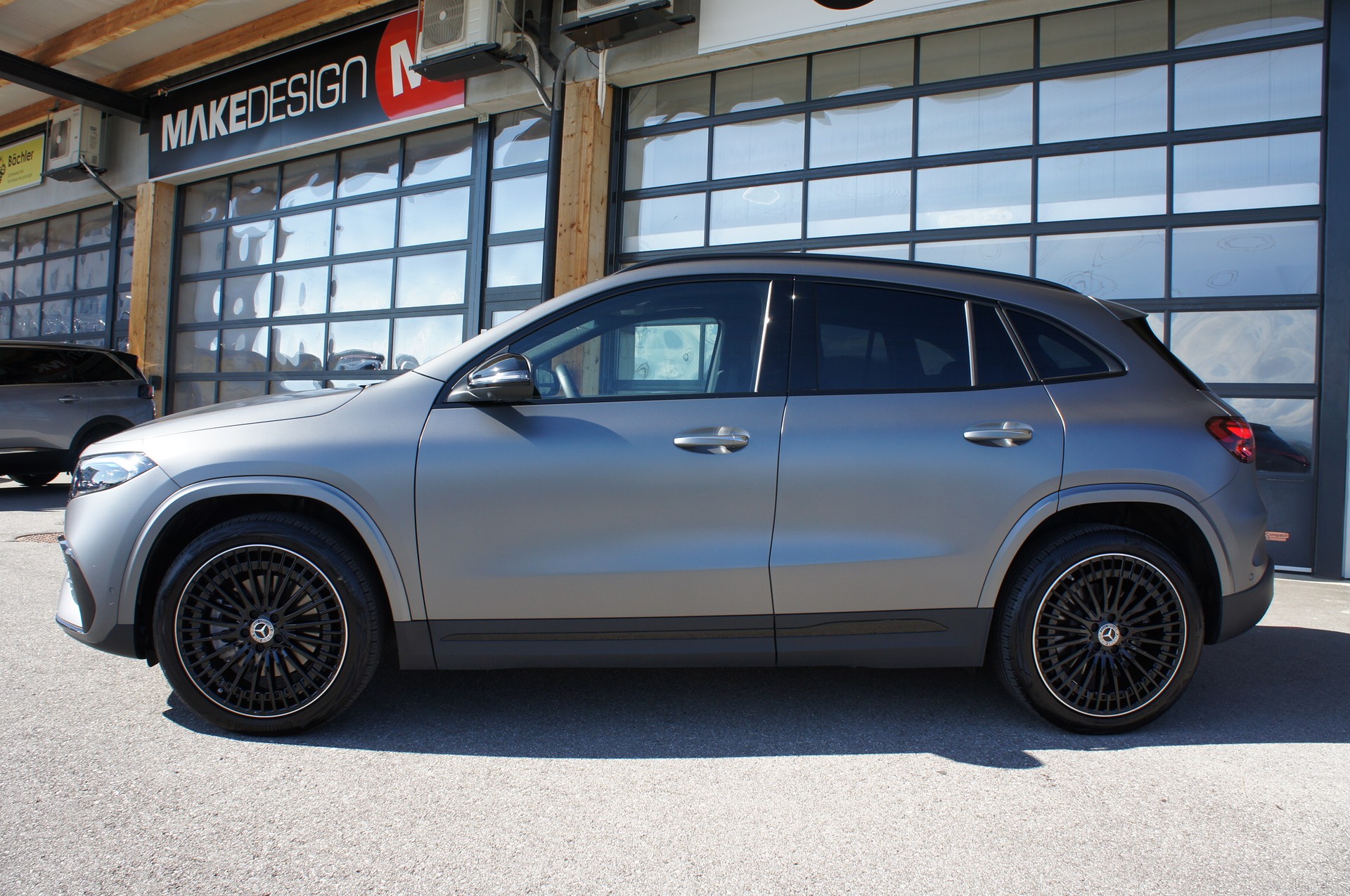 MERCEDES-BENZ EQA 350 AMG Line 4Matic-showroom-element-1