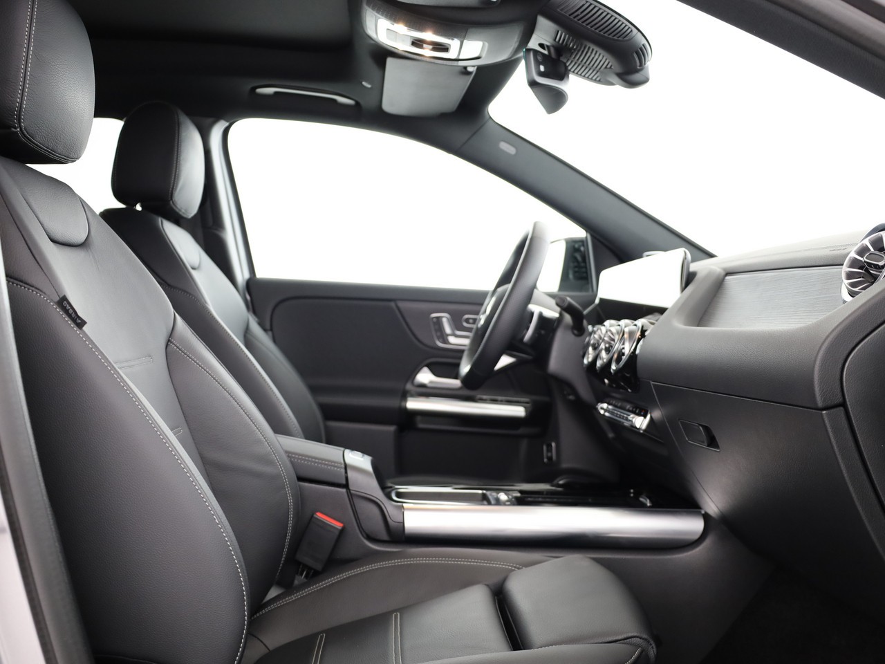 MERCEDES-BENZ EQA 350 AMG Line 4Matic-image-3