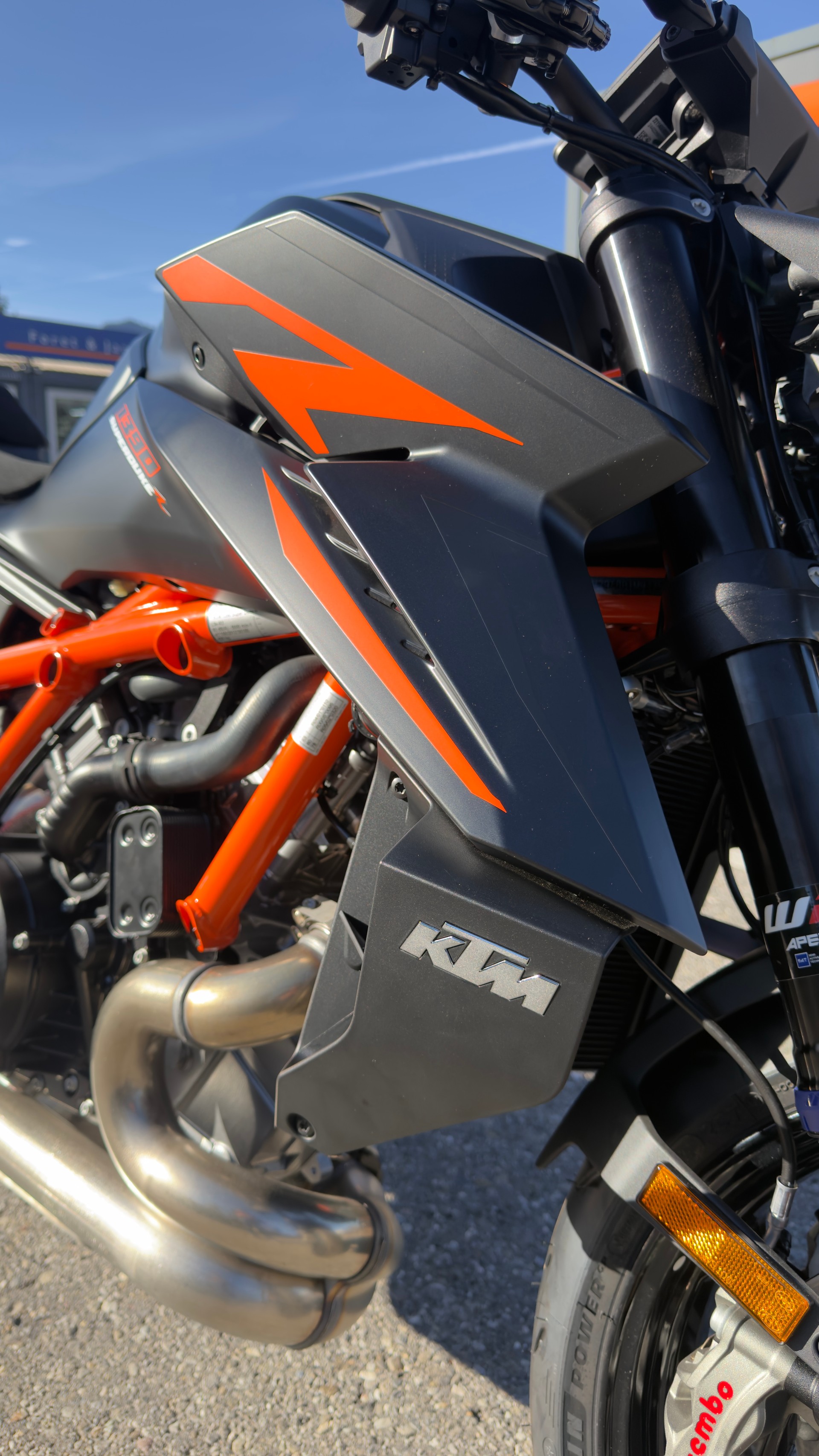 KTM 1390 Super Duke R EVO-showroom-element-3