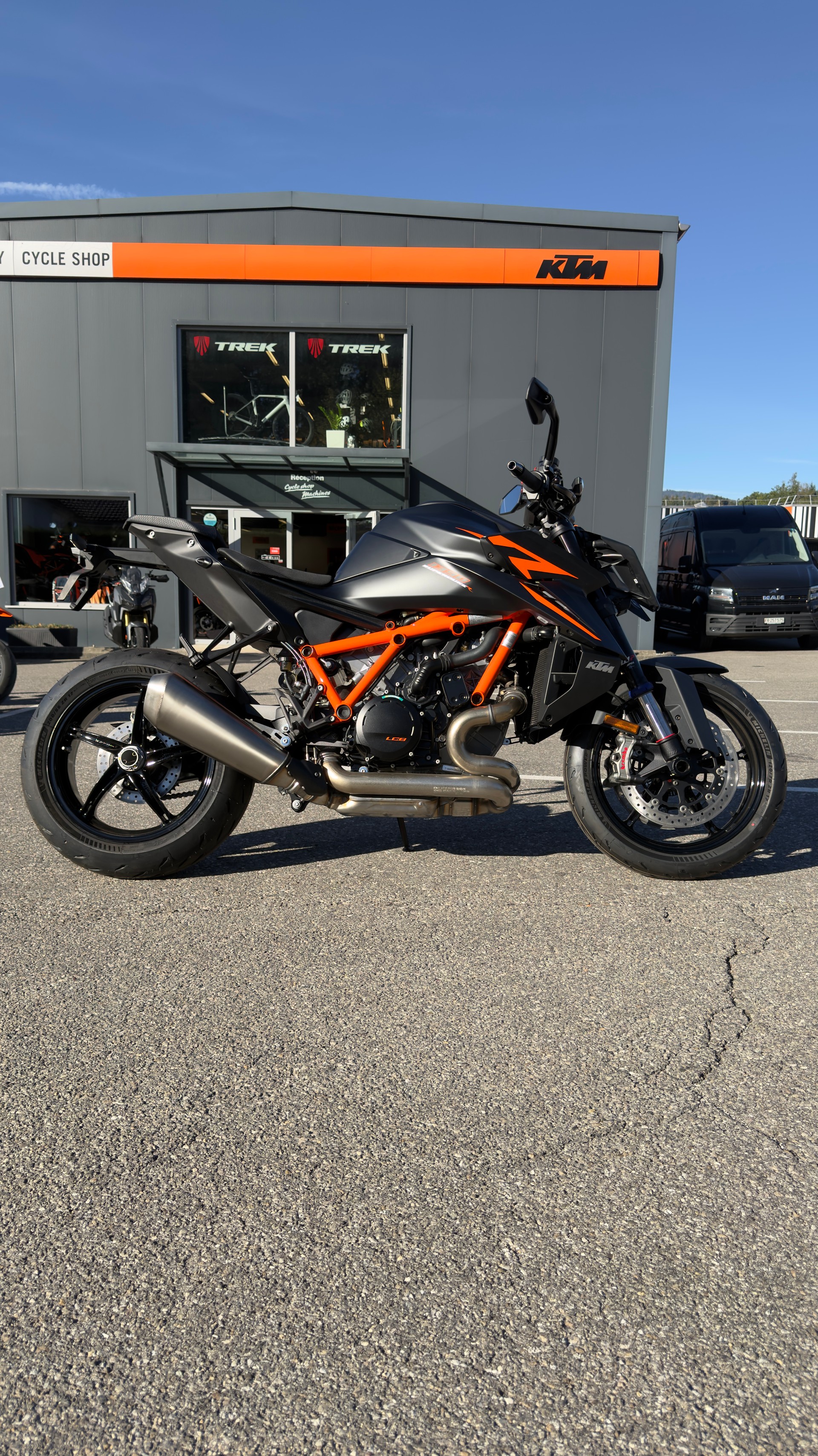 KTM 1390 Super Duke R EVO-showroom-element-1