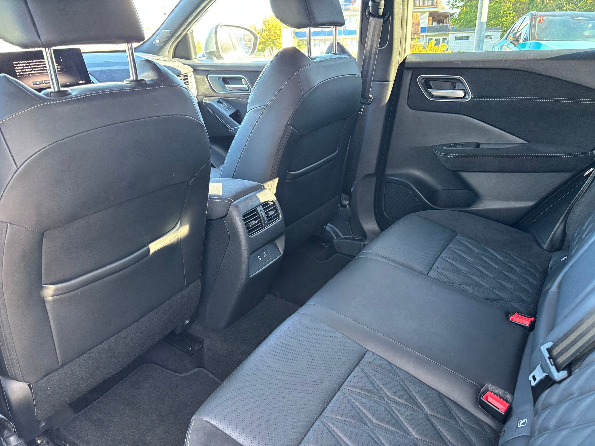 NISSAN Qashqai 1.3 MHEV Tekna+ 4x4-image-8