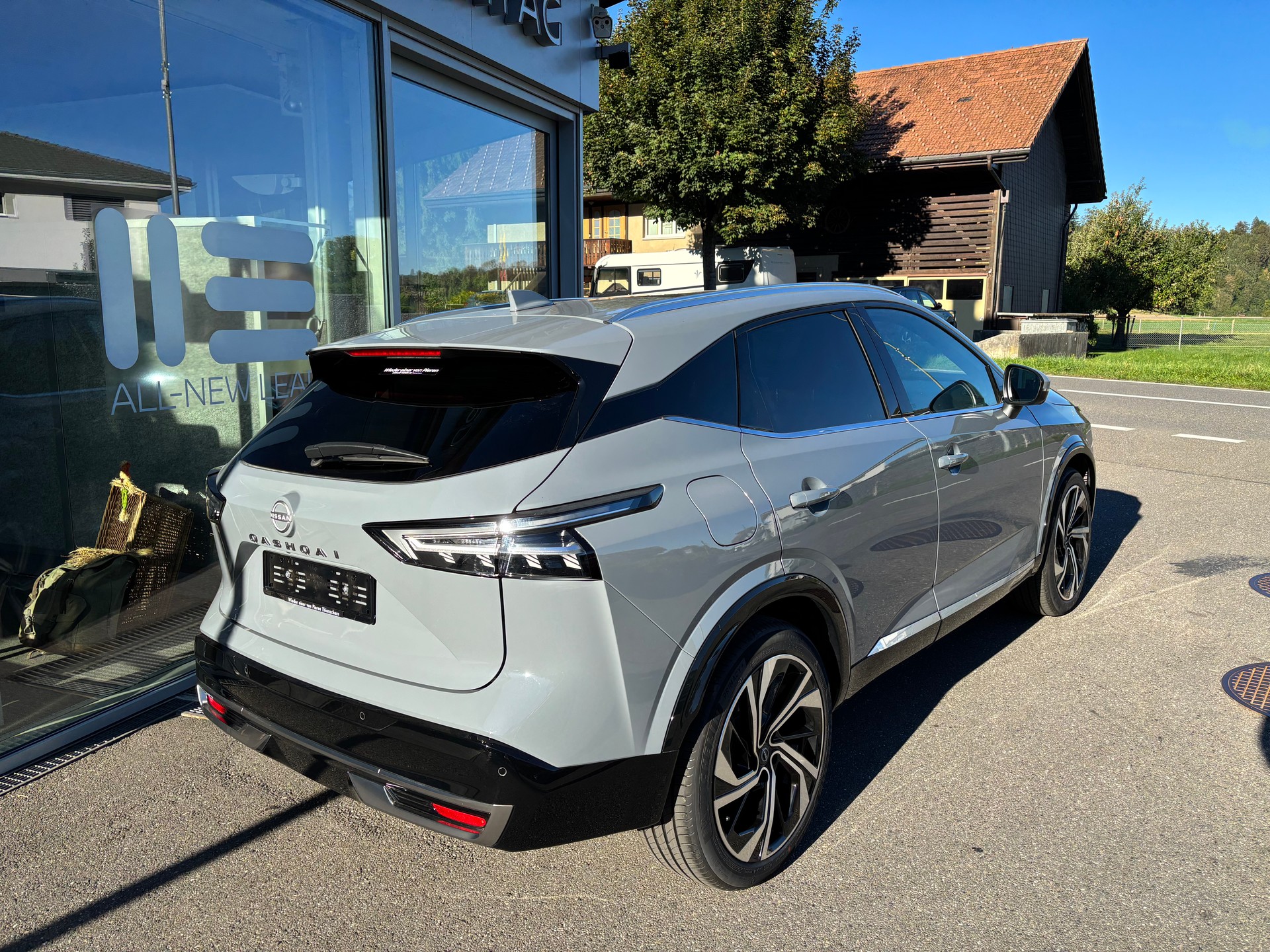 NISSAN Qashqai 1.3 MHEV Tekna+ 4x4-image-3