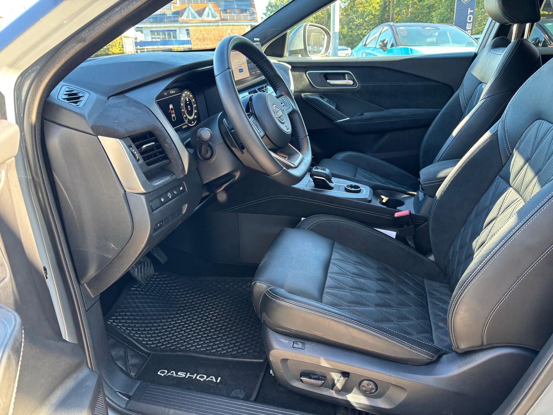 NISSAN Qashqai 1.3 MHEV Tekna+ 4x4-image-10