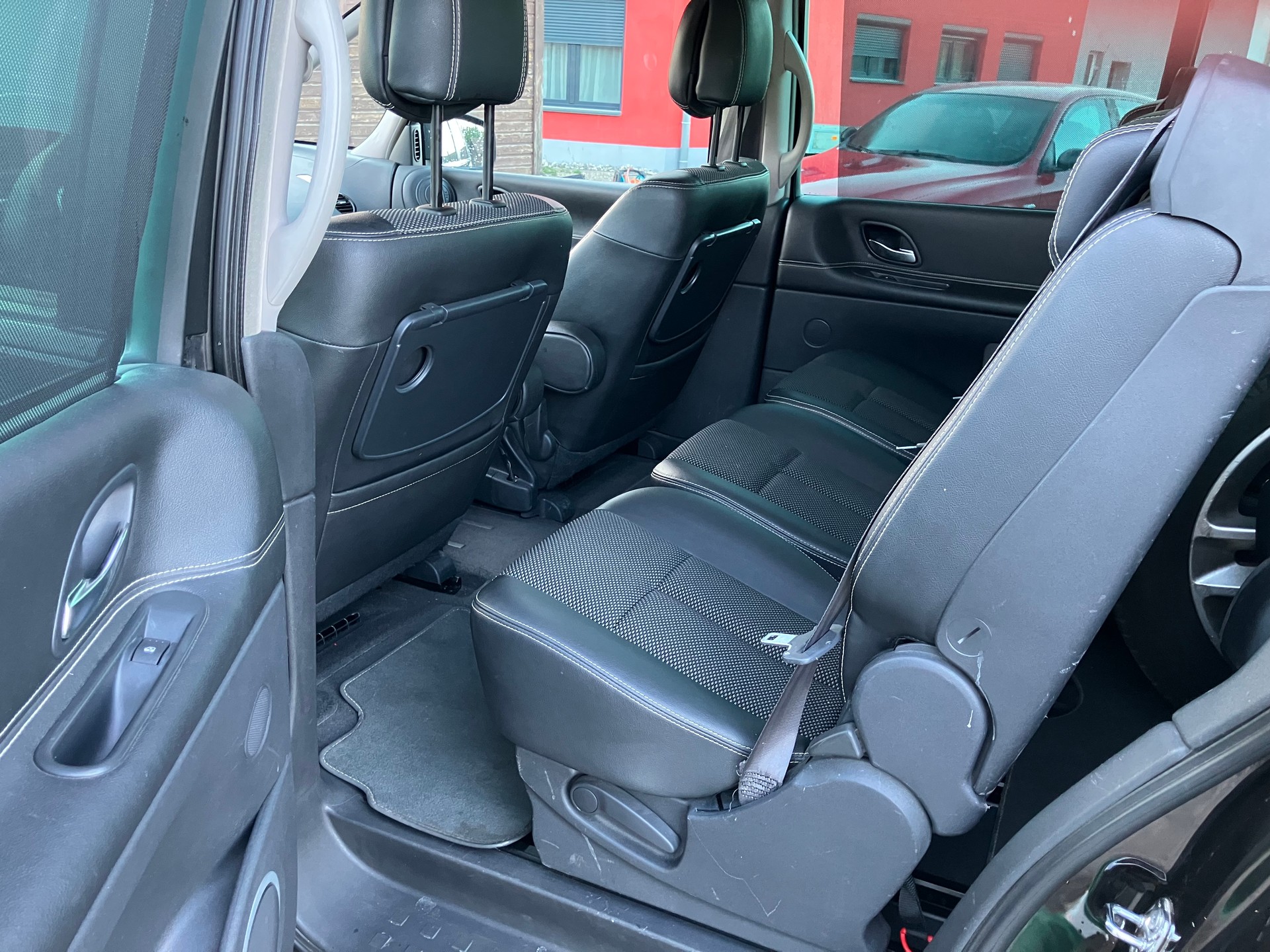 RENAULT Espace 2.0 dCi Swiss Ed.-image-7