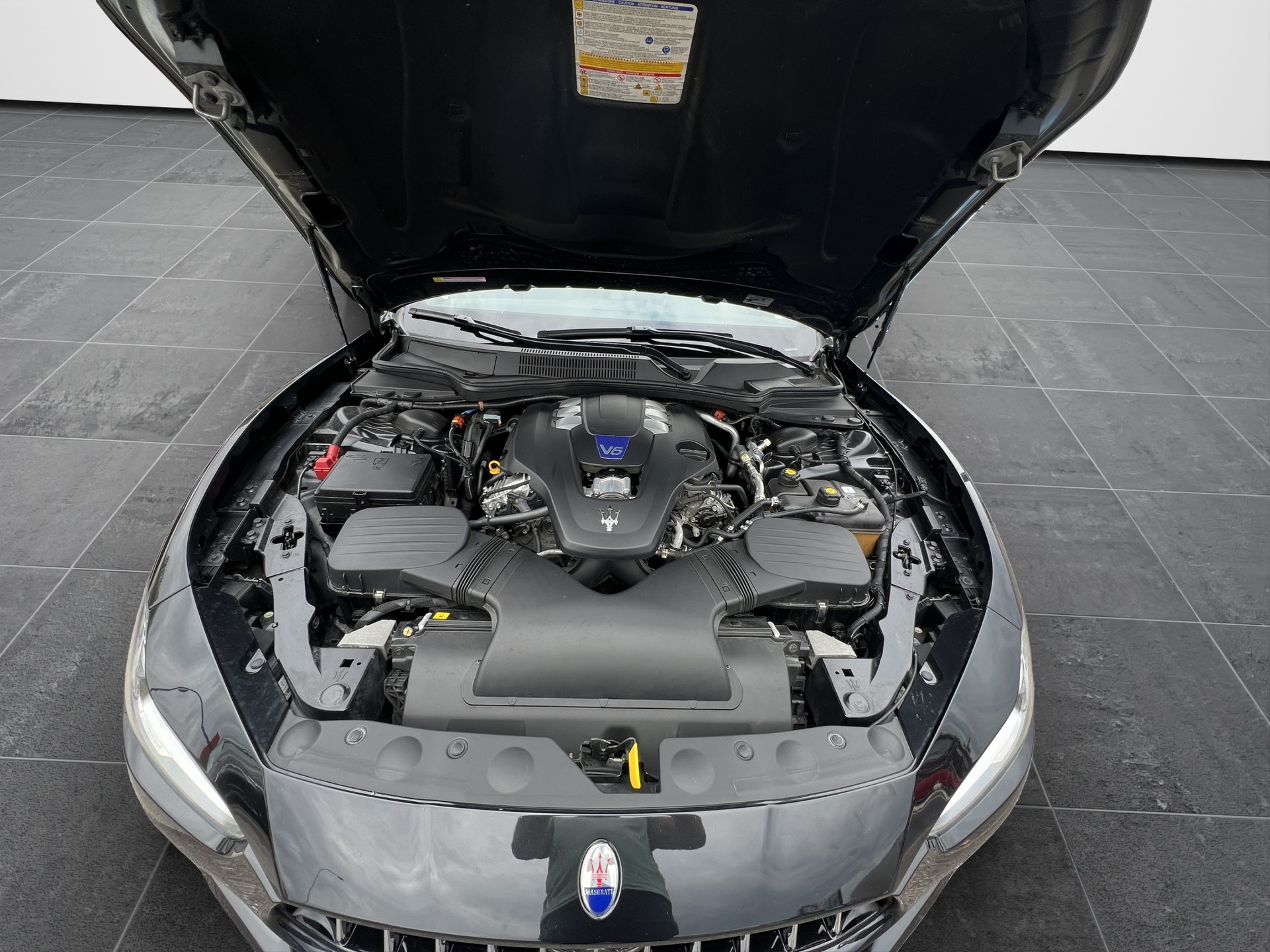 MASERATI Ghibli 3.0 V6 S GranSport Q4-image-17