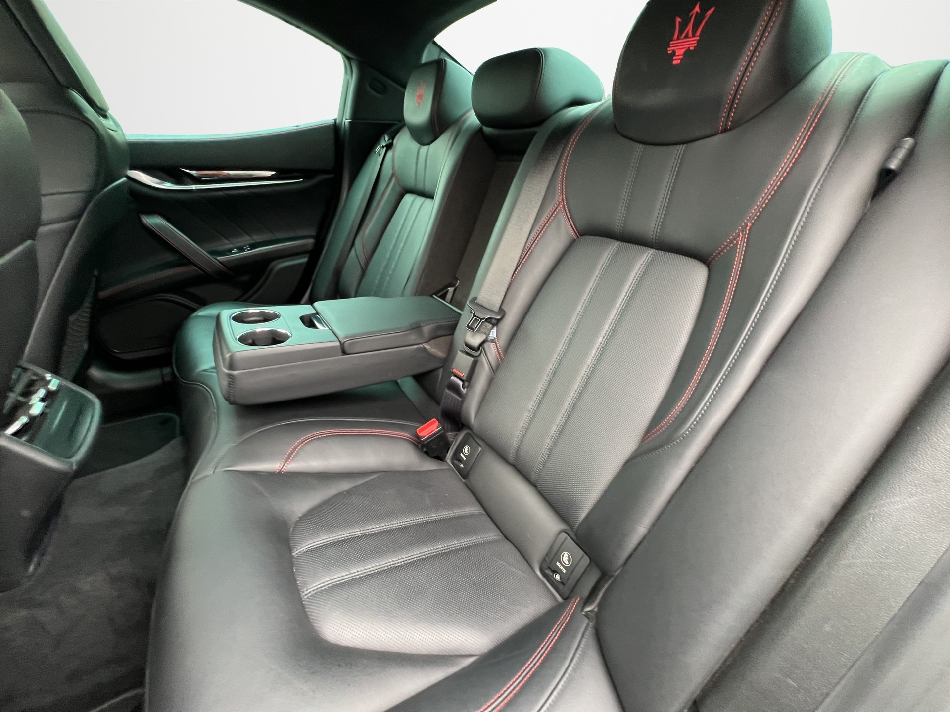 MASERATI Ghibli 3.0 V6 S GranSport Q4-image-11