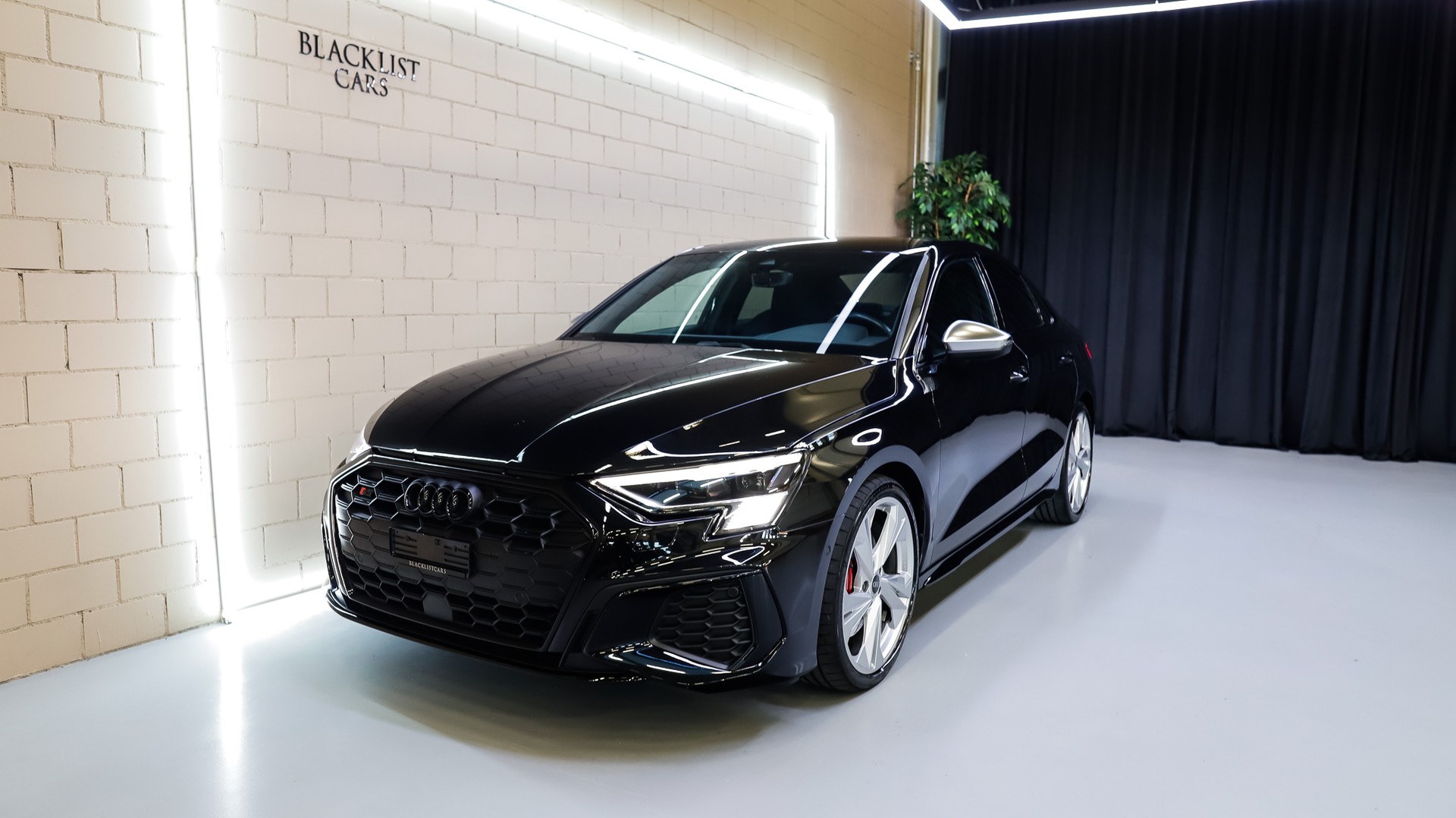 AUDI S3 Limousine 2.0 TFSI quattro S-tronic-image-1