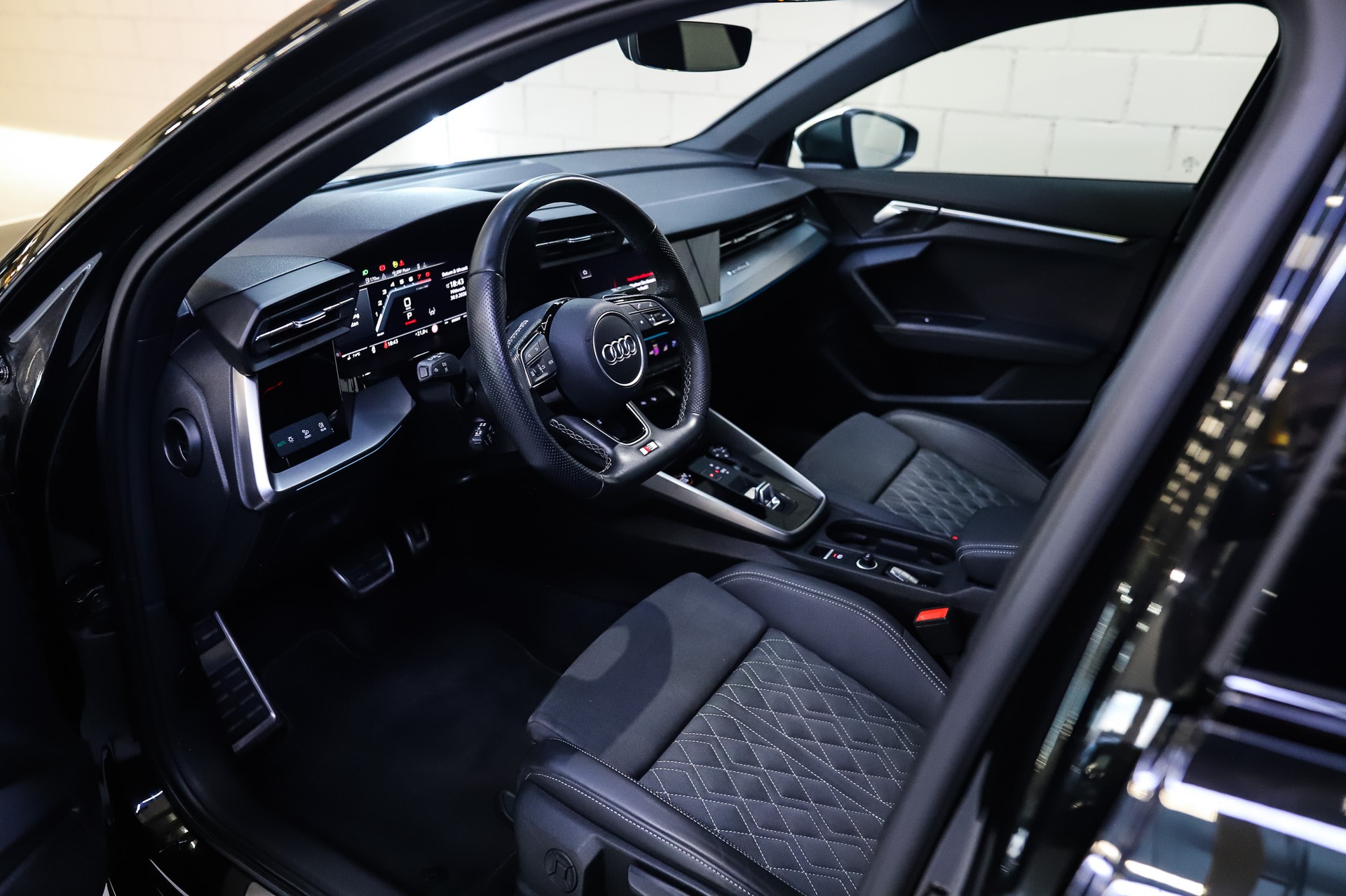 AUDI S3 Limousine 2.0 TFSI quattro S-tronic-image-6