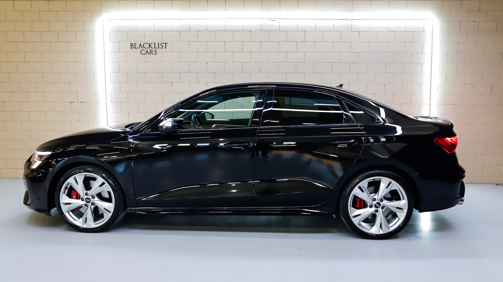 AUDI S3 Limousine 2.0 TFSI quattro S-tronic-image-3