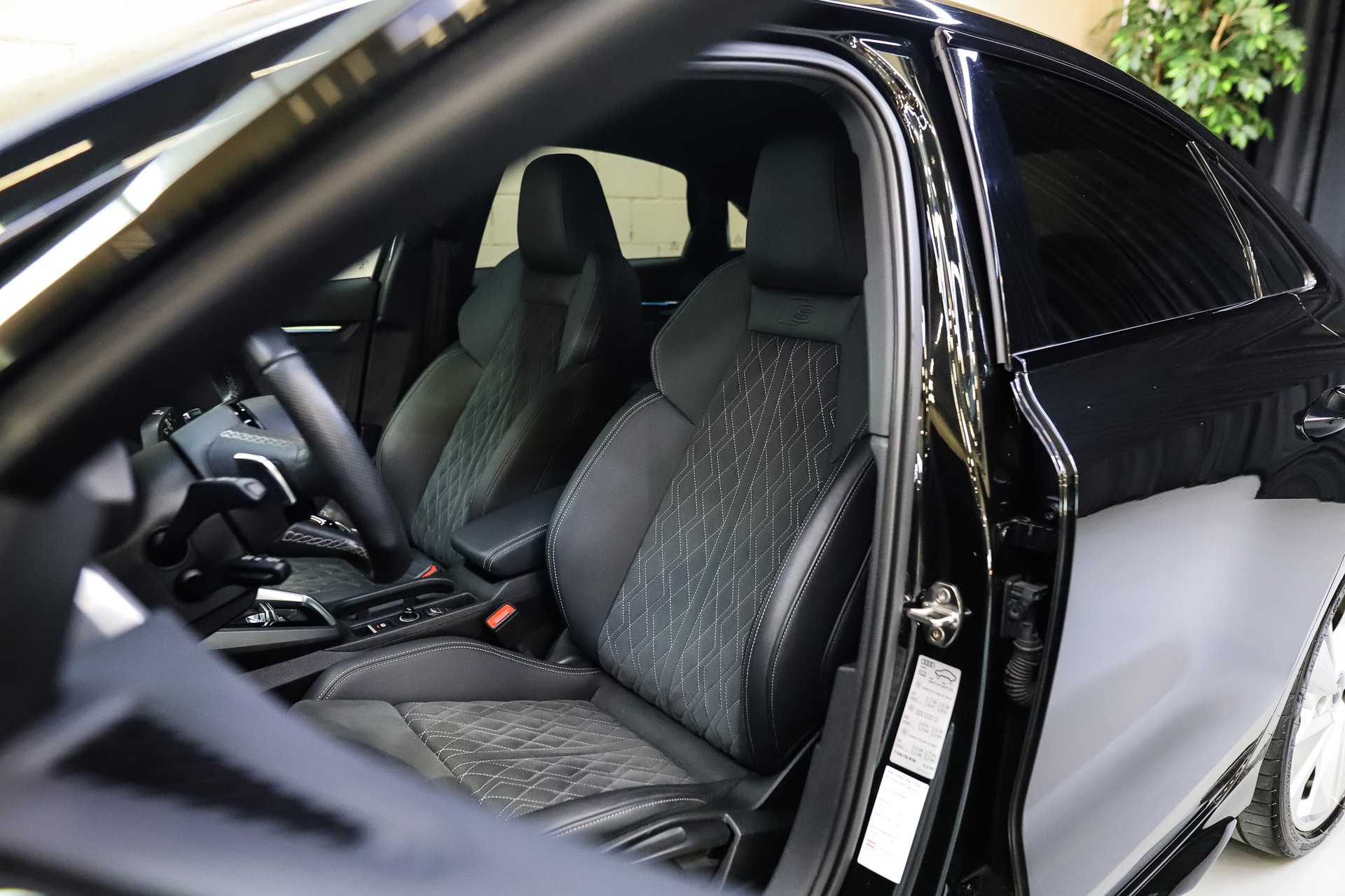 AUDI S3 Limousine 2.0 TFSI quattro S-tronic-image-7