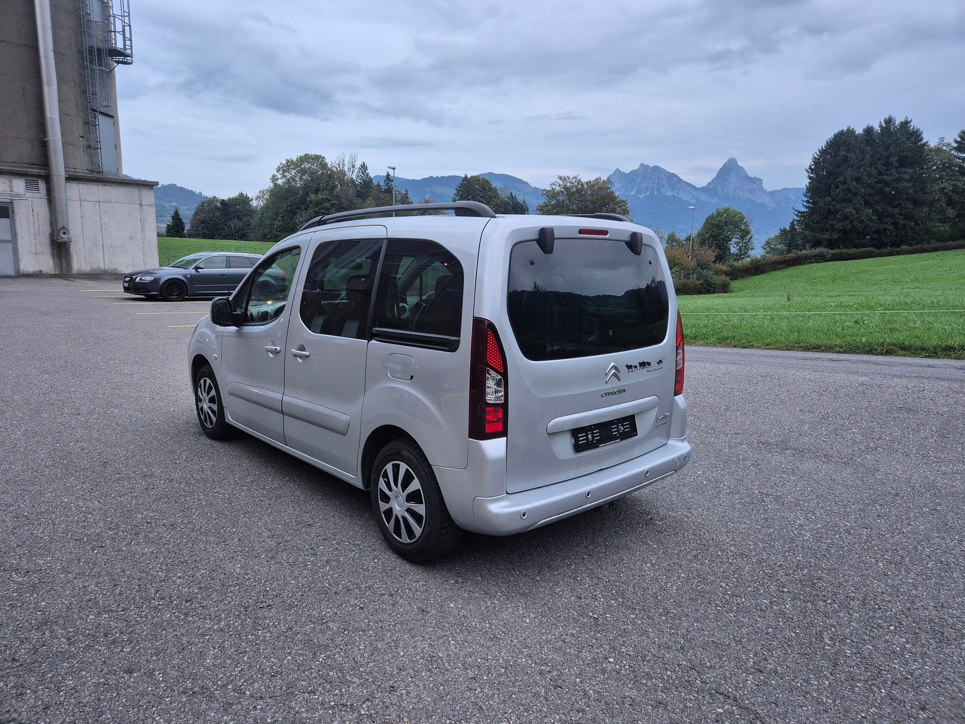 CITROEN Berlingo 1.6 e-HDi Exclusive EGS6-image-2