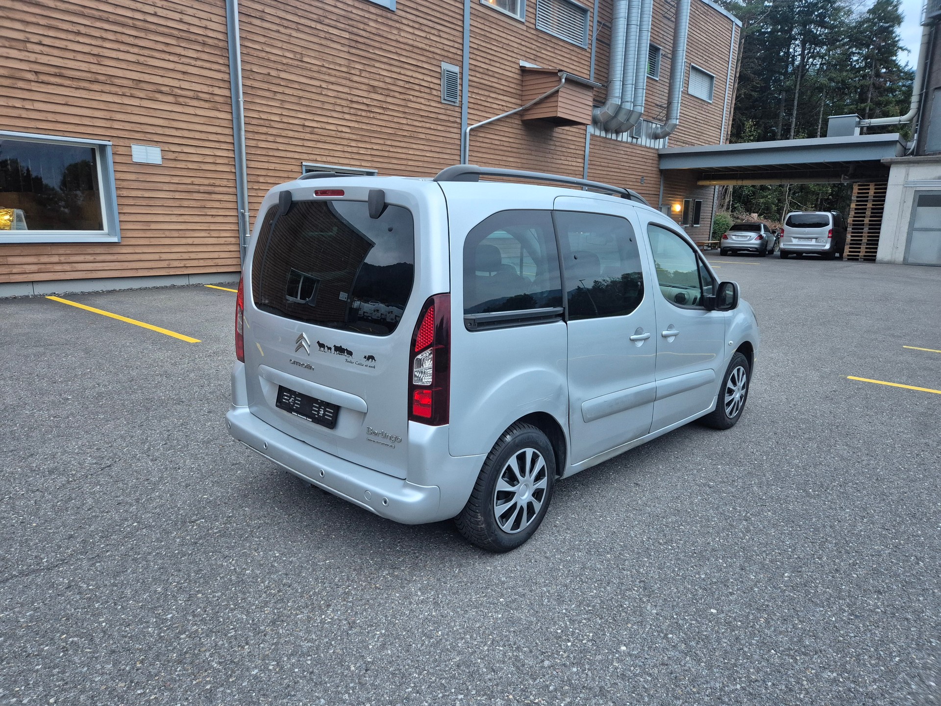 CITROEN Berlingo 1.6 e-HDi Exclusive EGS6-image-3