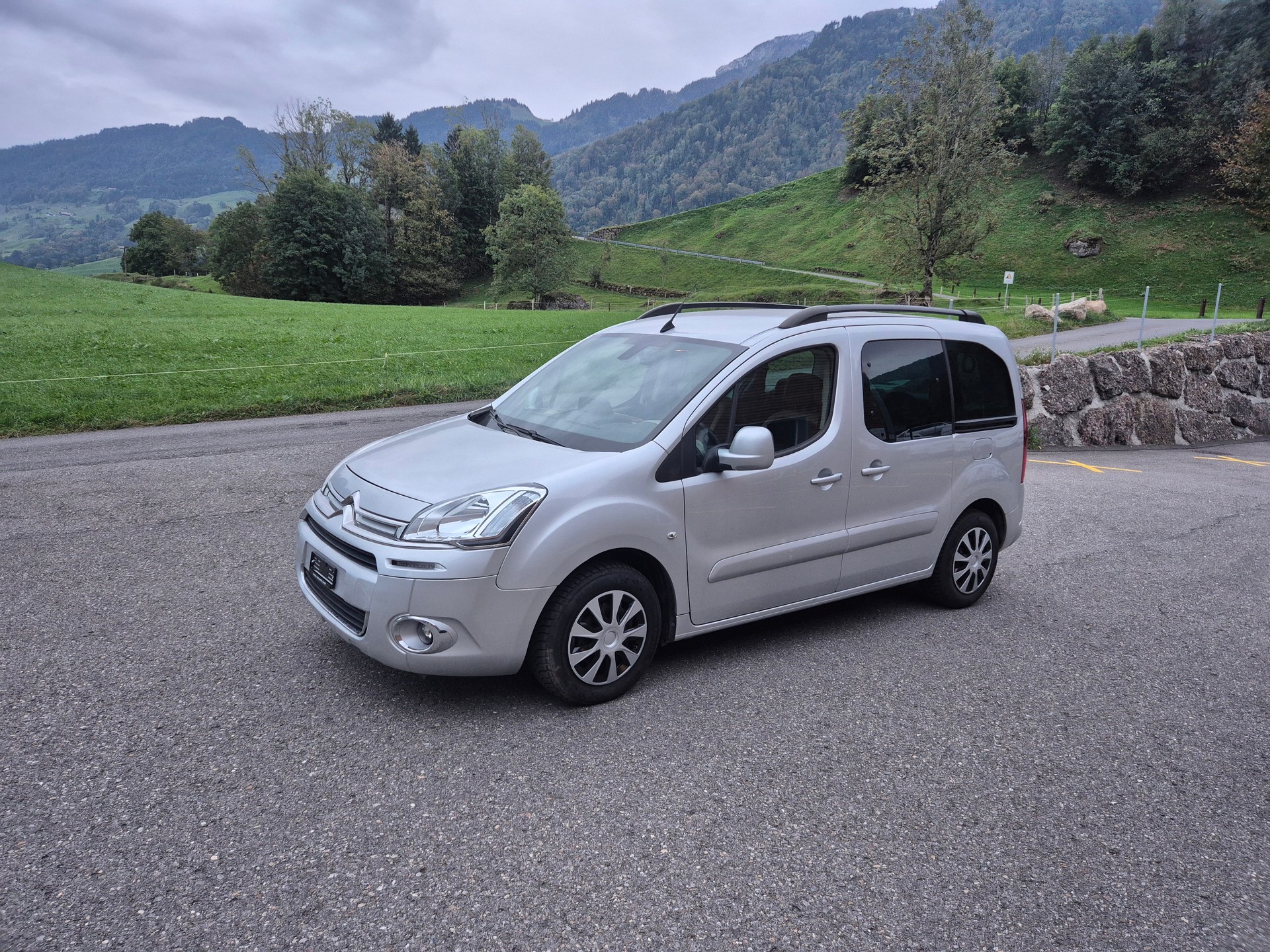 CITROEN Berlingo 1.6 e-HDi Exclusive EGS6-image-1