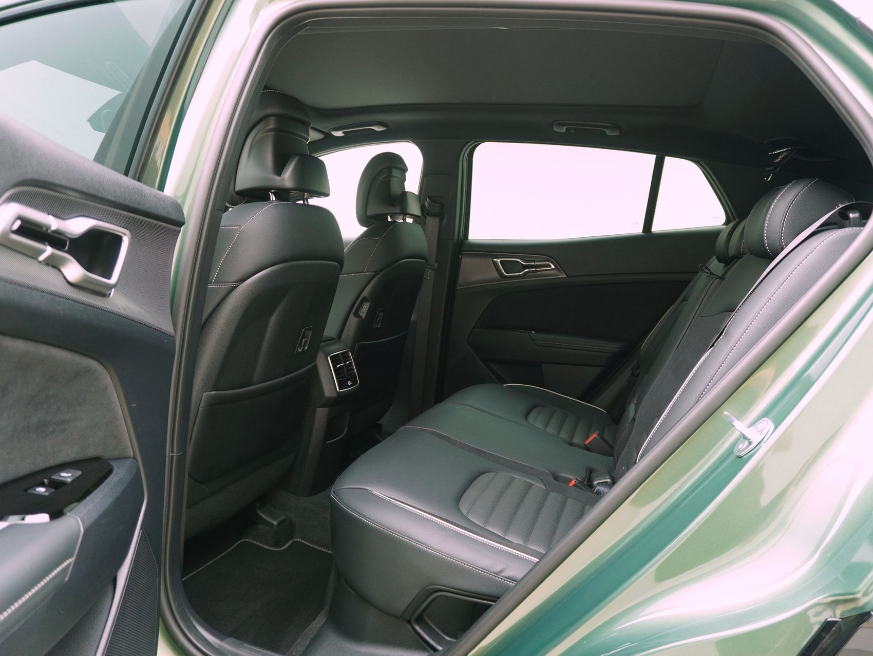 KIA Sportage 1.6 T-GDi Hybrid GT-Line-image-13