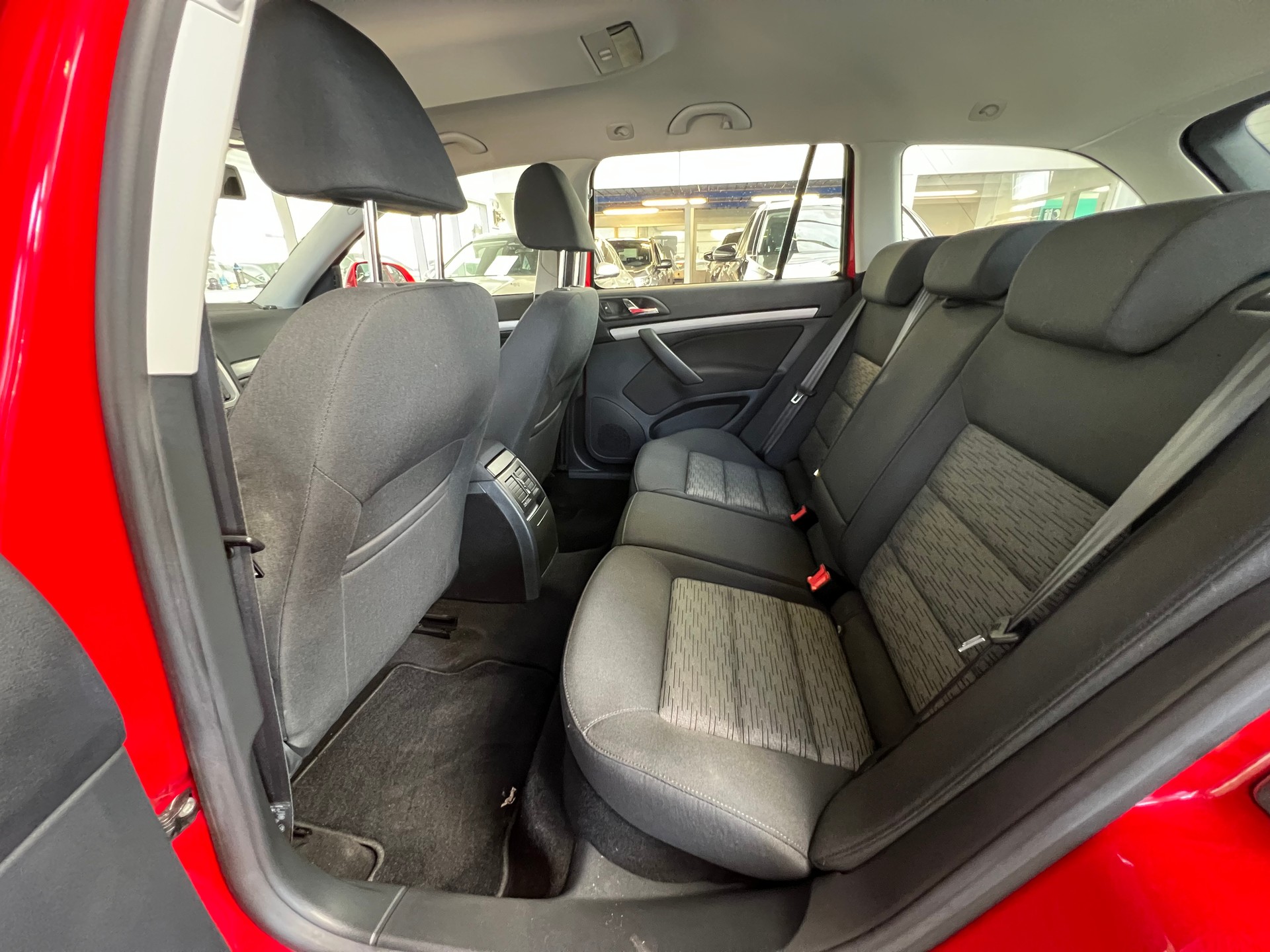 SKODA Octavia Combi 1.4 TSI Family-image-7