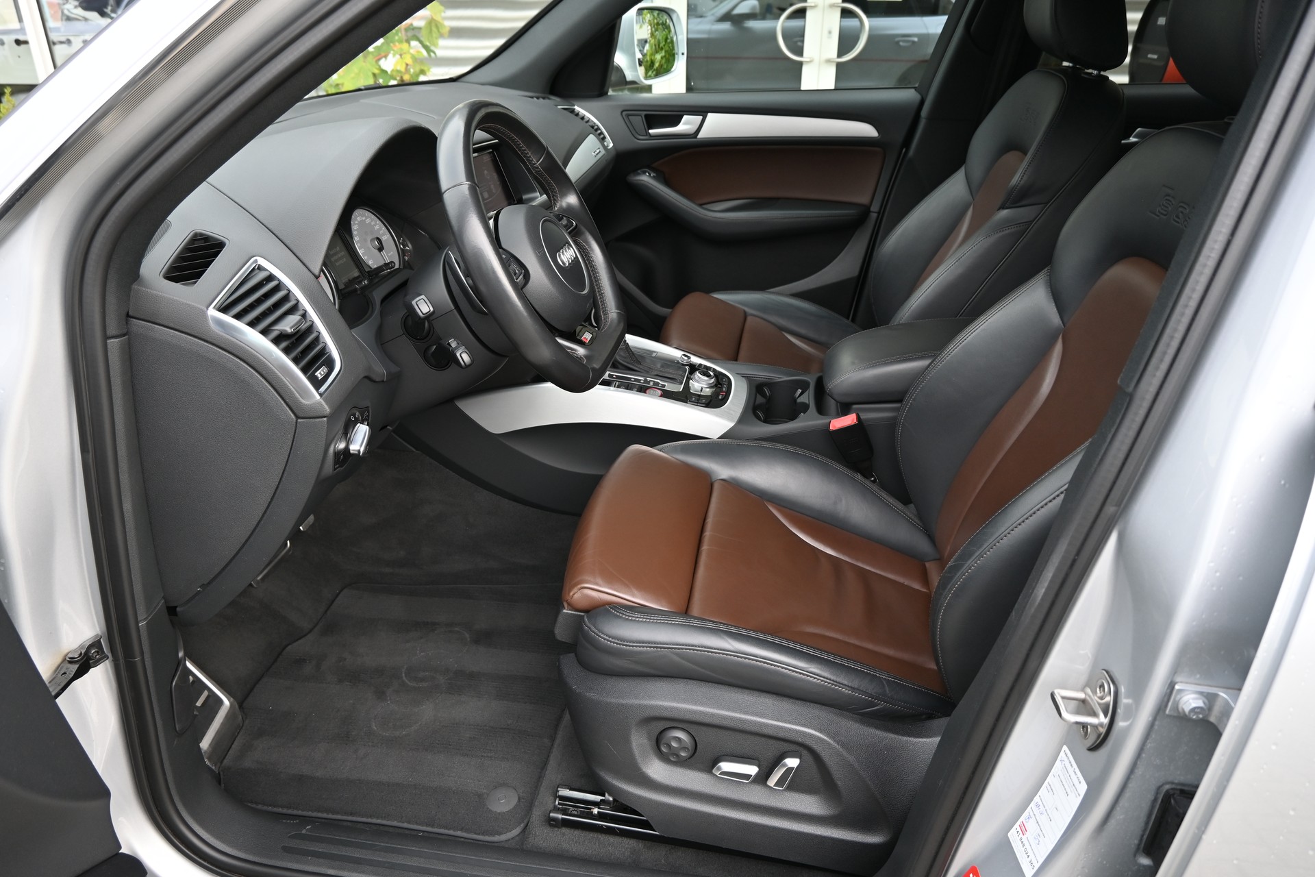 AUDI SQ5 3.0 V6 TDI quattro tiptronic 313PS-image-10