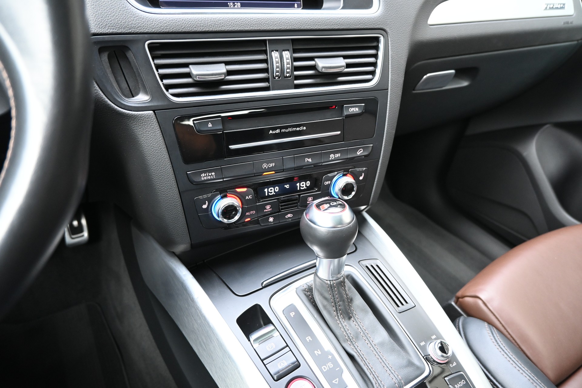 AUDI SQ5 3.0 V6 TDI quattro tiptronic 313PS-image-19
