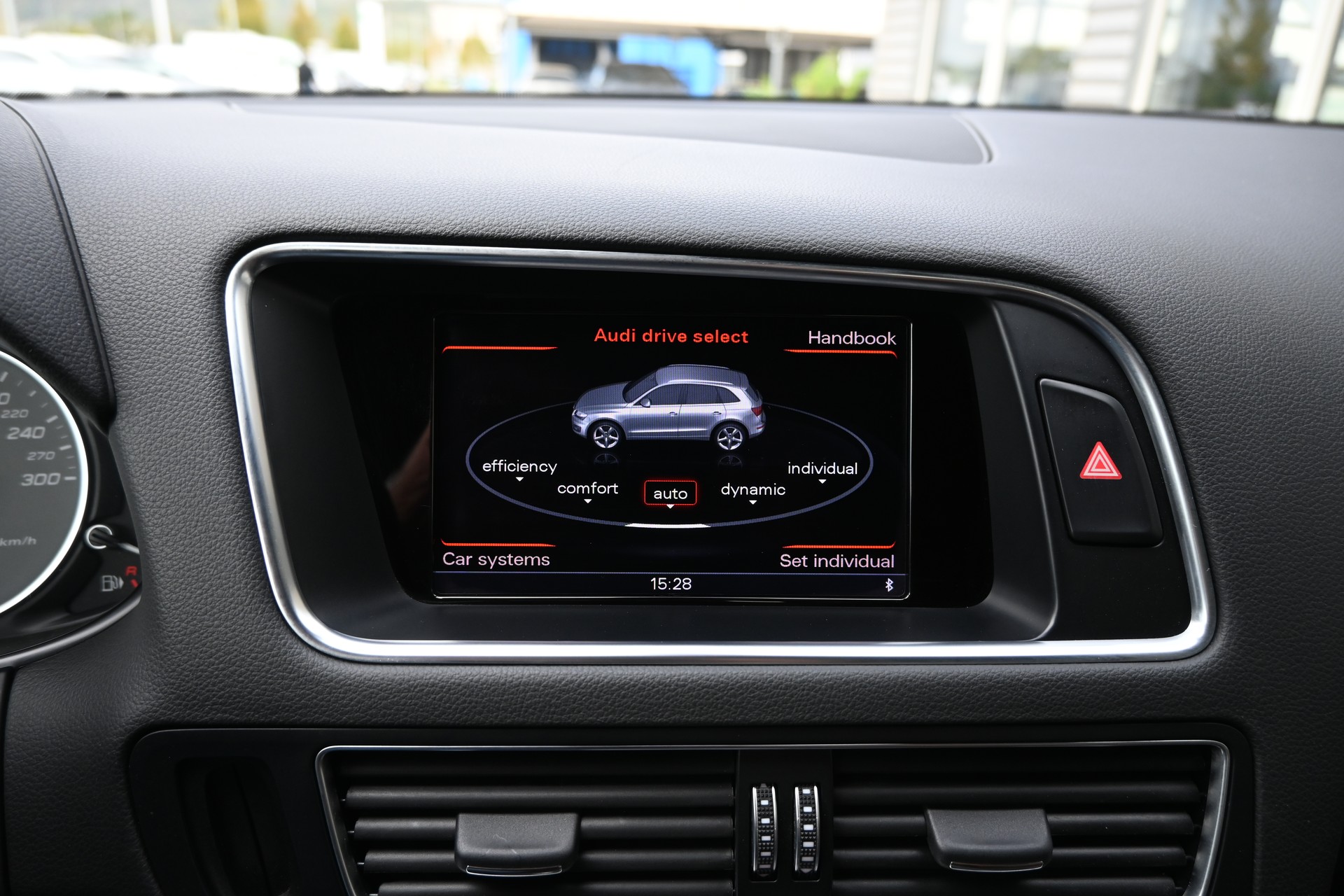 AUDI SQ5 3.0 V6 TDI quattro tiptronic 313PS-image-26