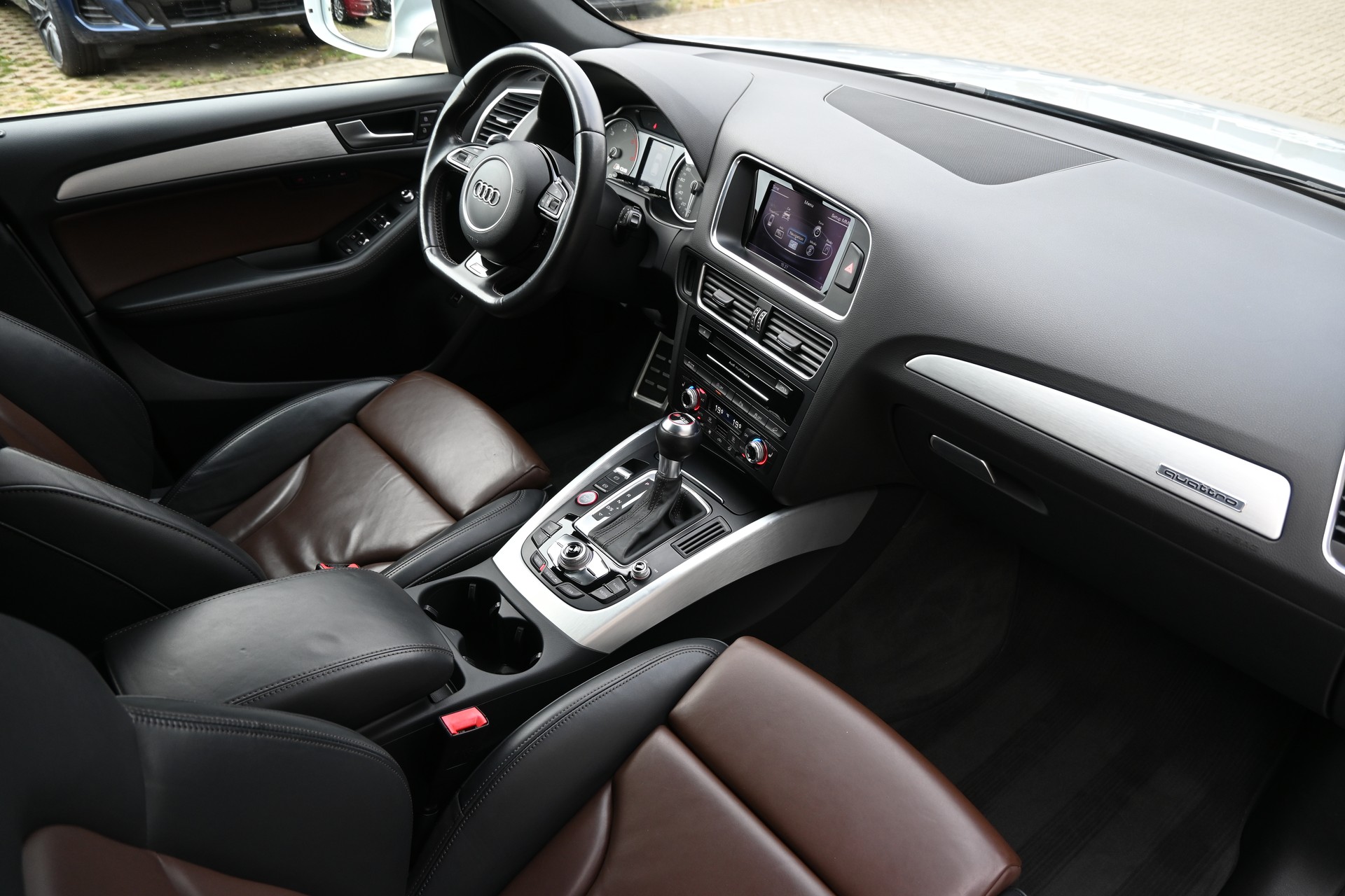 AUDI SQ5 3.0 V6 TDI quattro tiptronic 313PS-image-12
