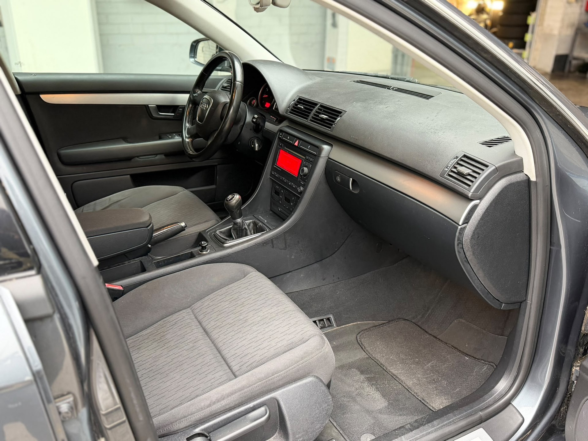 AUDI A4 Avant 2.0-image-6