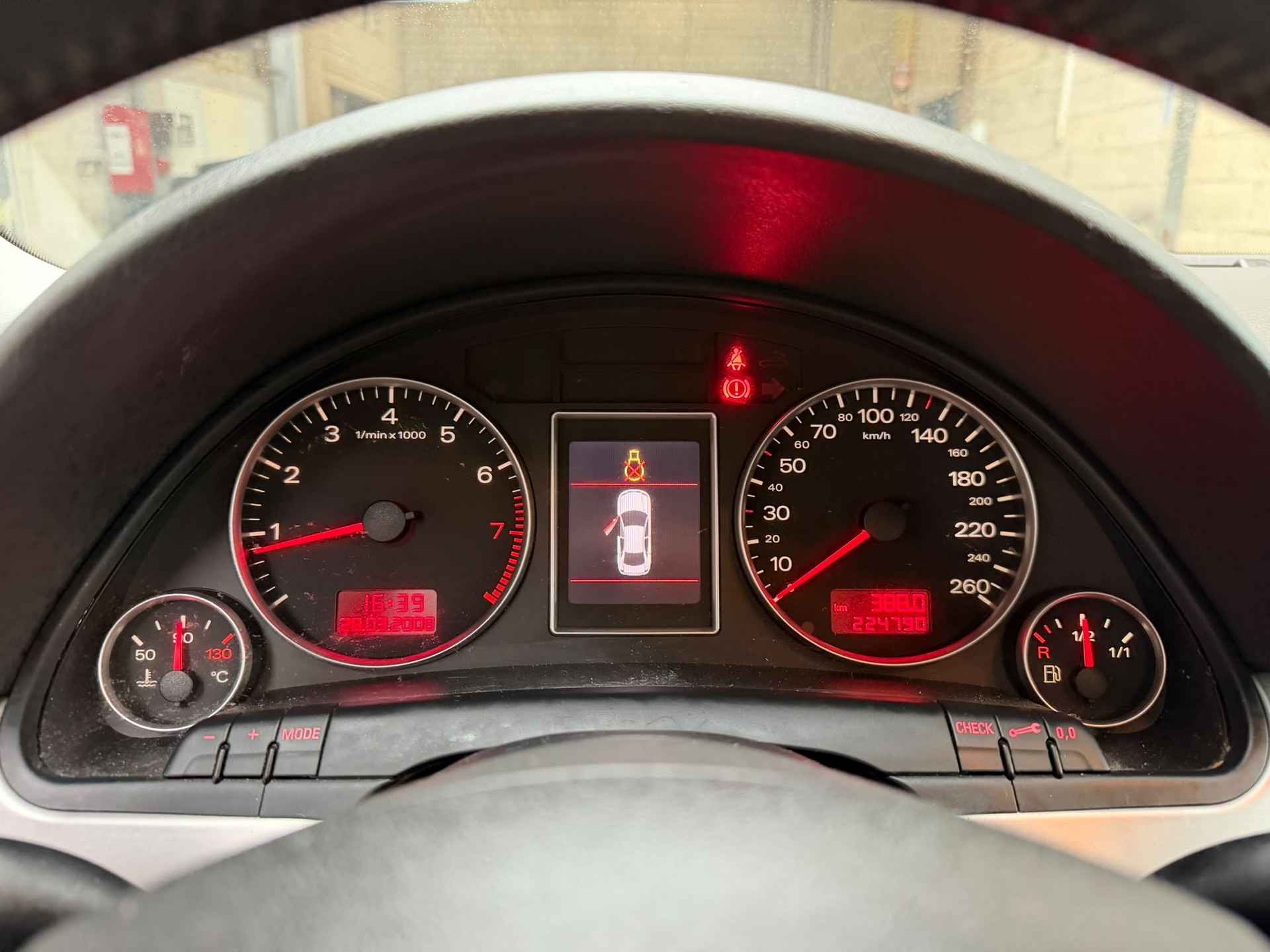 AUDI A4 Avant 2.0-image-8