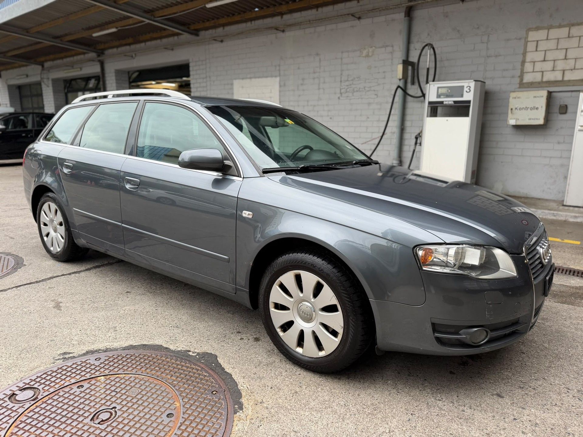 AUDI A4 Avant 2.0-image-1