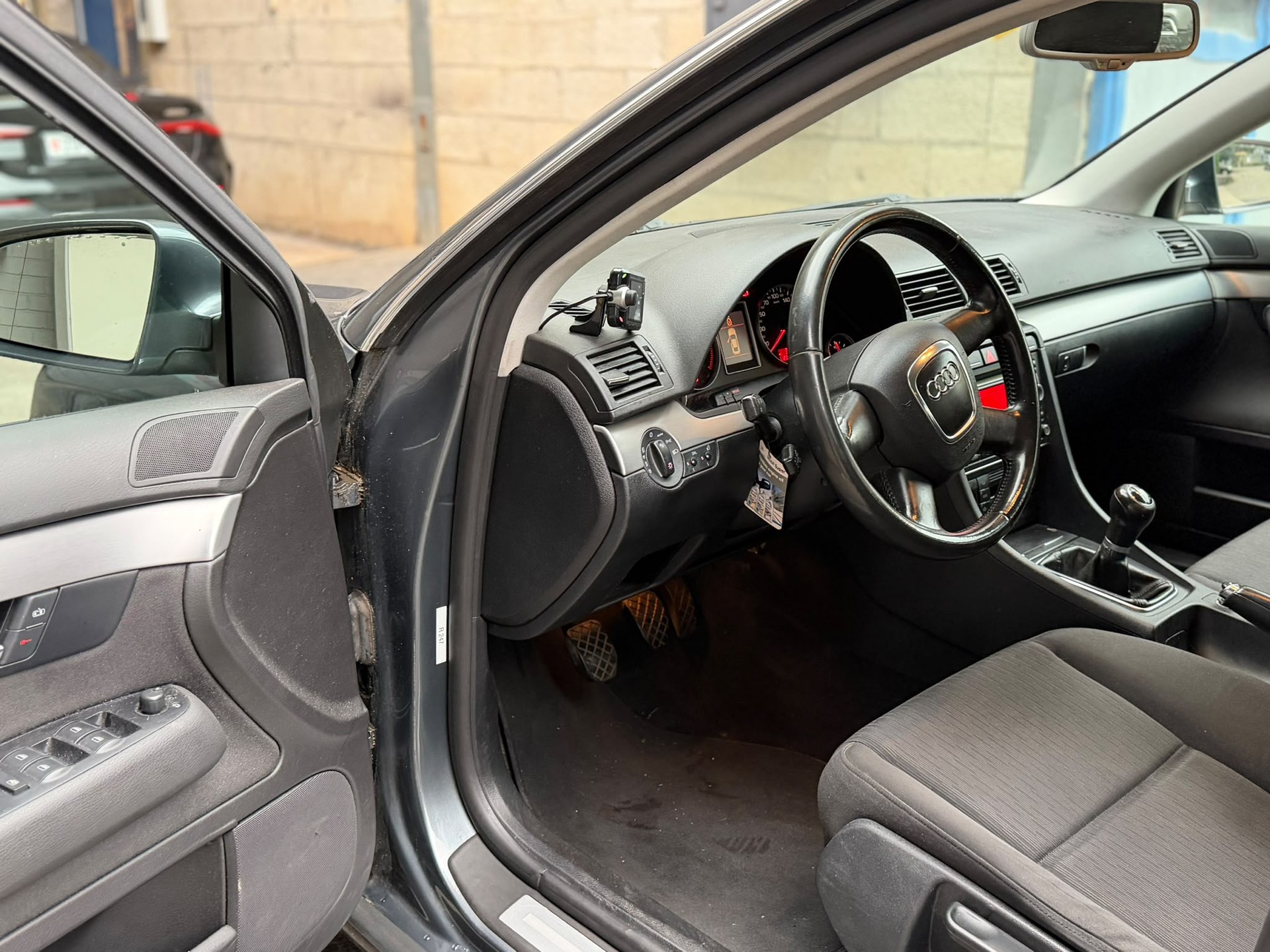 AUDI A4 Avant 2.0-image-10