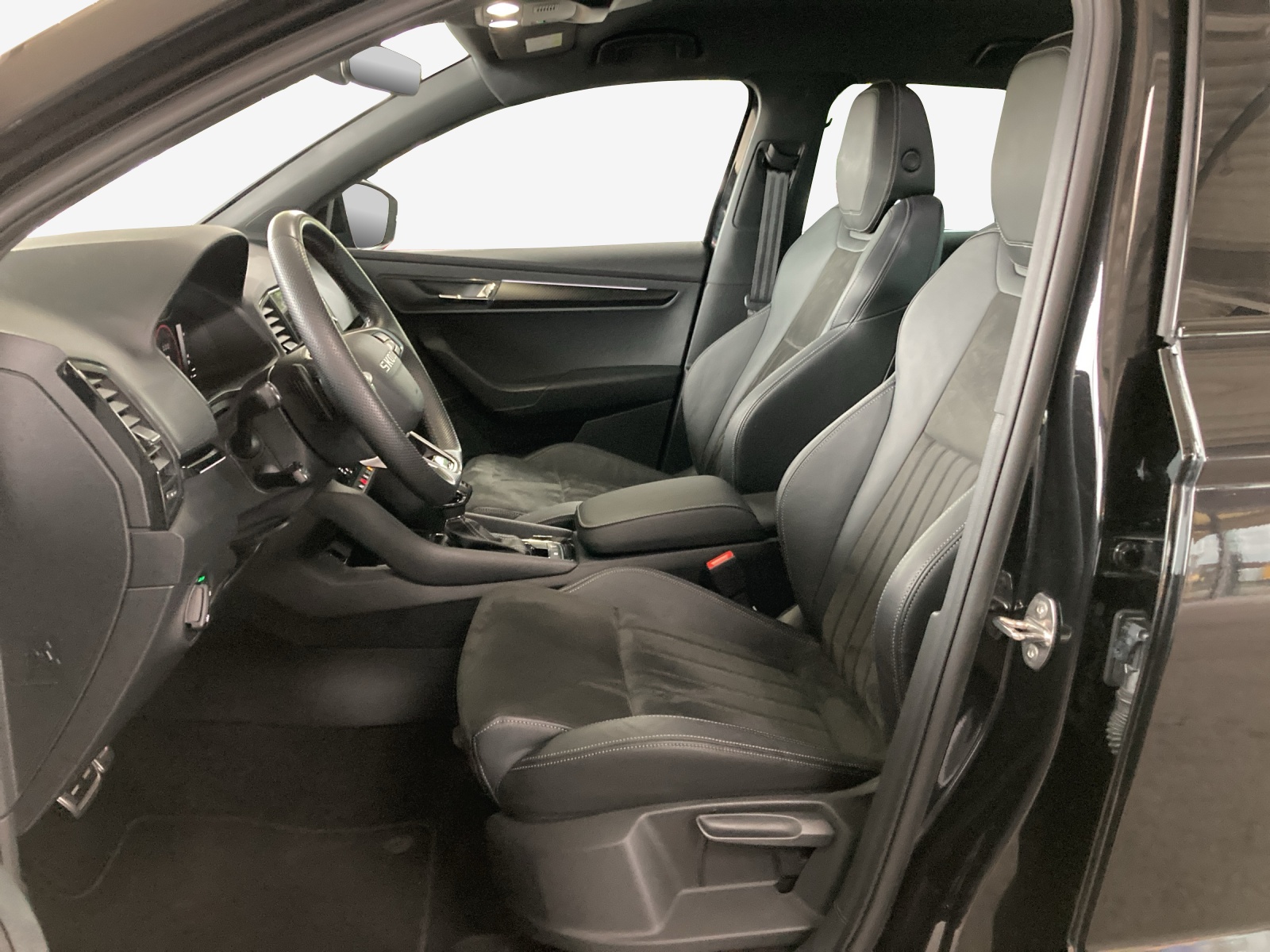 SKODA Karoq 2.0 TSI SportLine 4x4 DSG-image-7