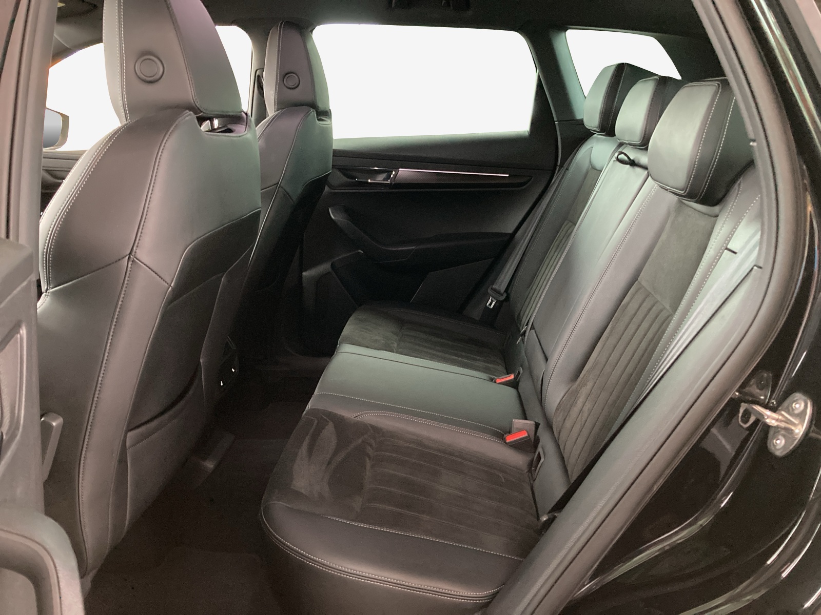 SKODA Karoq 2.0 TSI SportLine 4x4 DSG-image-11