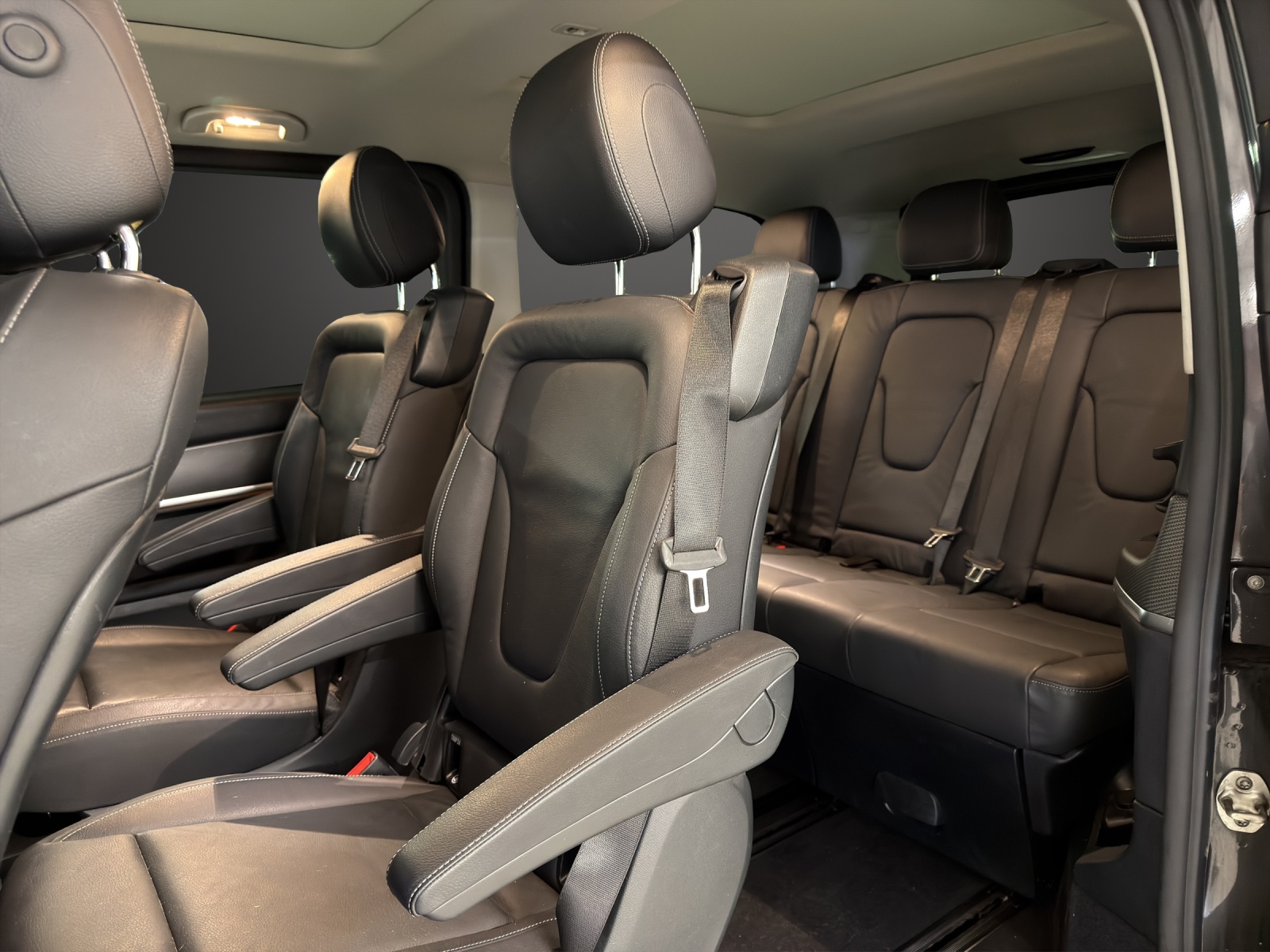 MERCEDES-BENZ V 300 d lang Avantgarde 4Matic 9G-Tronic-image-13